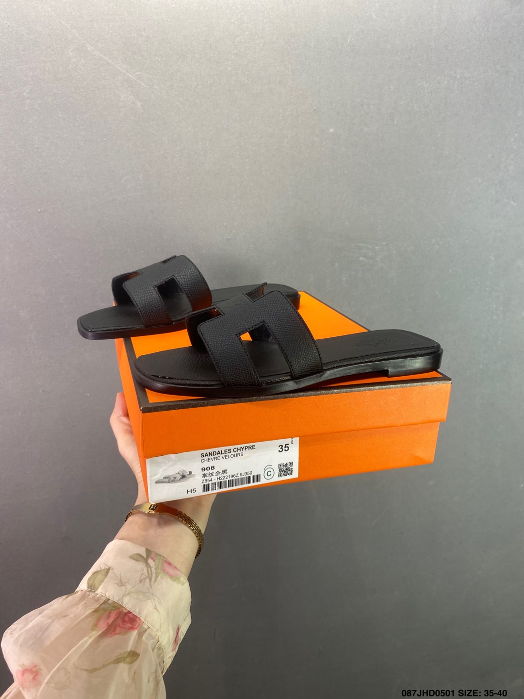 Hermès Oran Sandal: Classic H-Strap Leather Slide, Comfortable and Stylish 10 i1746032482965 6364 0 1