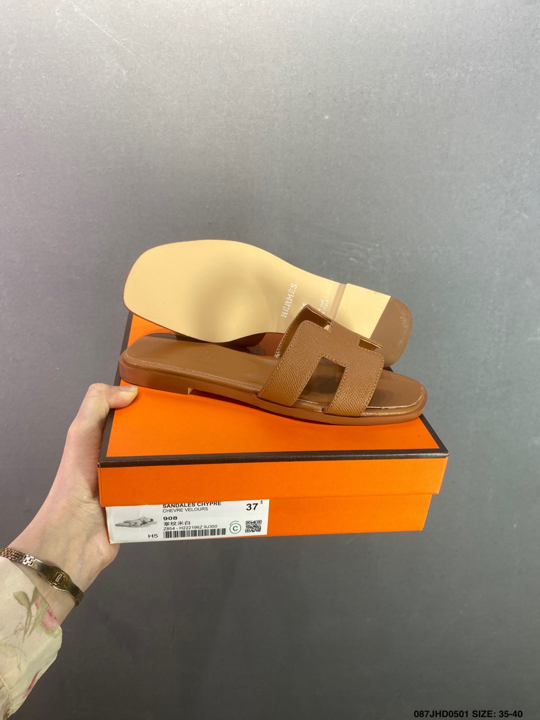 Hermès Oran Sandal: Classic H-Strap Leather Slide, Comfortable and Stylish 3 i1746032487710 4528 0 1