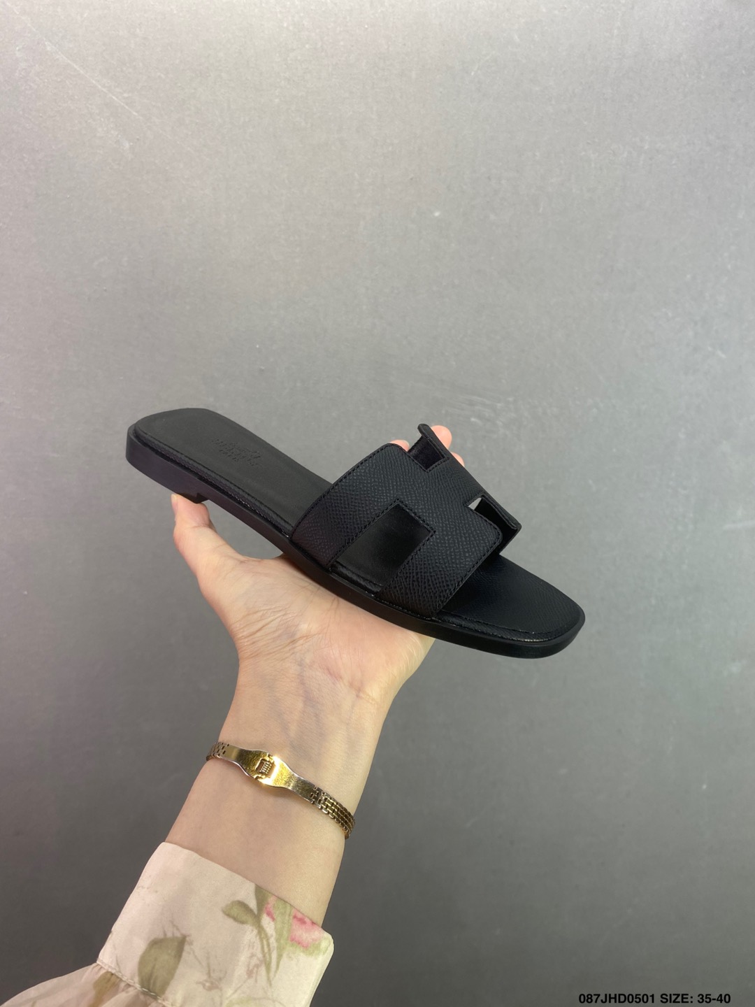Hermès Oran Sandal: Classic H-Strap Leather Slide, Comfortable and Stylish 8 i1746032488030 1609 0 6