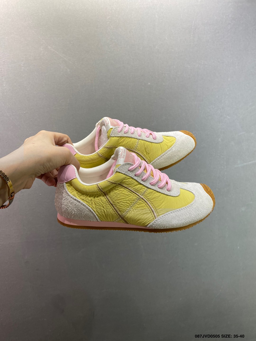Gucci CC Women's Vintage-Inspired Trainer Sneakers - Comfortable & Stylish 10 i1746378594202 760 0 8