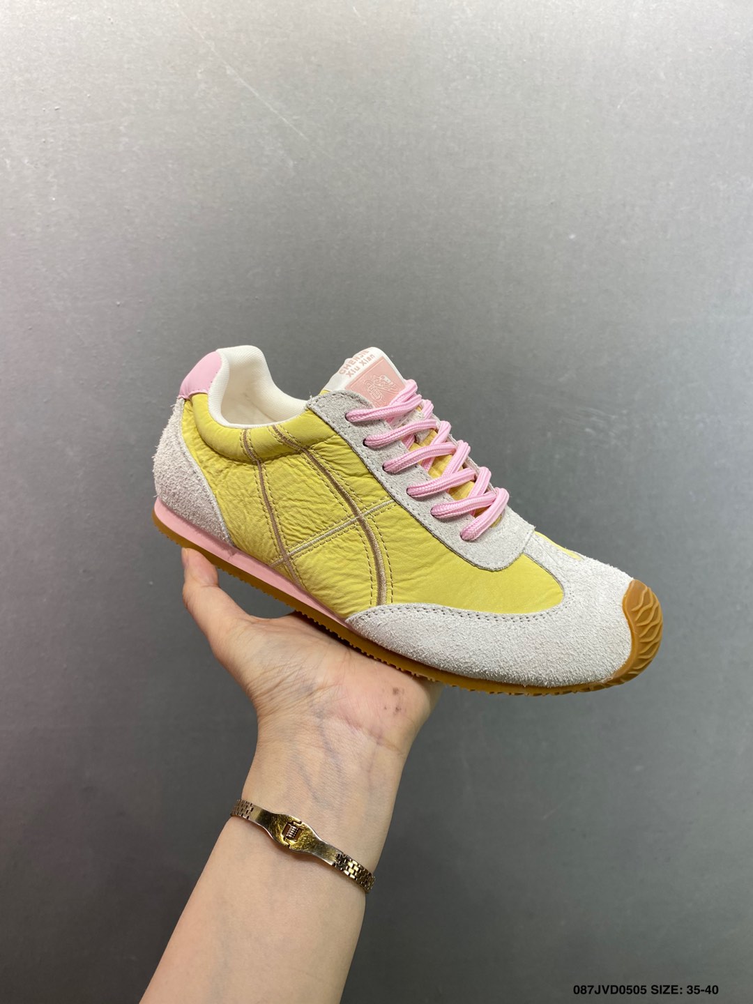 Gucci CC Women's Vintage-Inspired Trainer Sneakers - Comfortable & Stylish 3 i1746378594331 3342 0 1