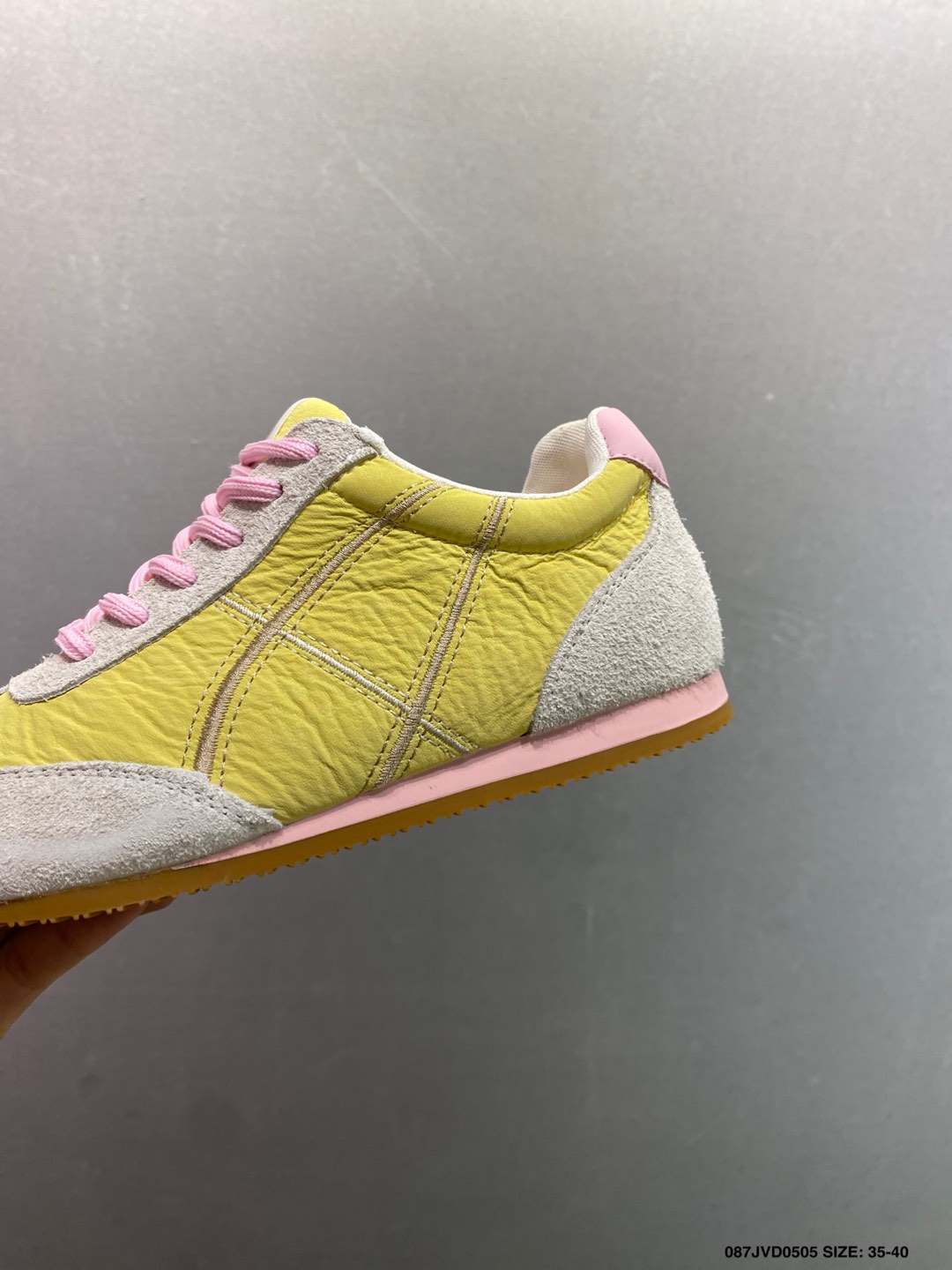Gucci CC Women's Vintage-Inspired Trainer Sneakers - Comfortable & Stylish 7 i1746378594399 9777 0 5