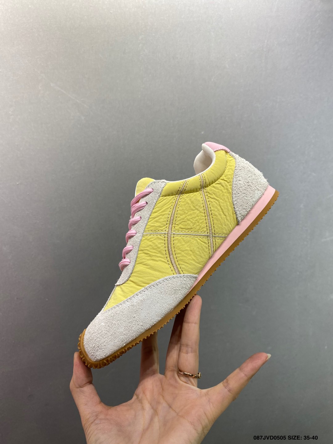 Gucci CC Women's Vintage-Inspired Trainer Sneakers - Comfortable & Stylish 4 i1746378594526 1144 0 2