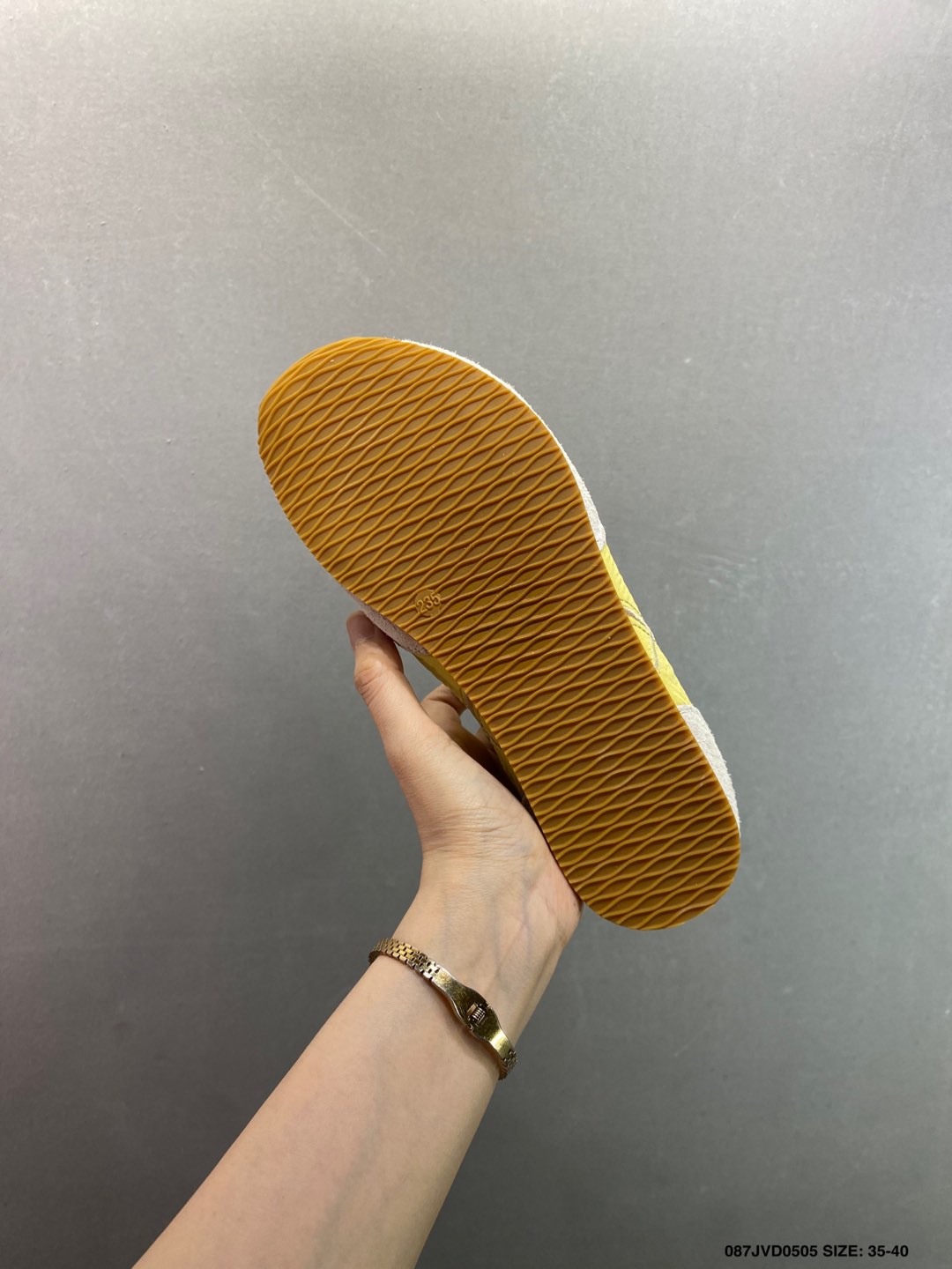 Gucci CC Women's Vintage-Inspired Trainer Sneakers - Comfortable & Stylish 8 i1746378594590 8196 0 6