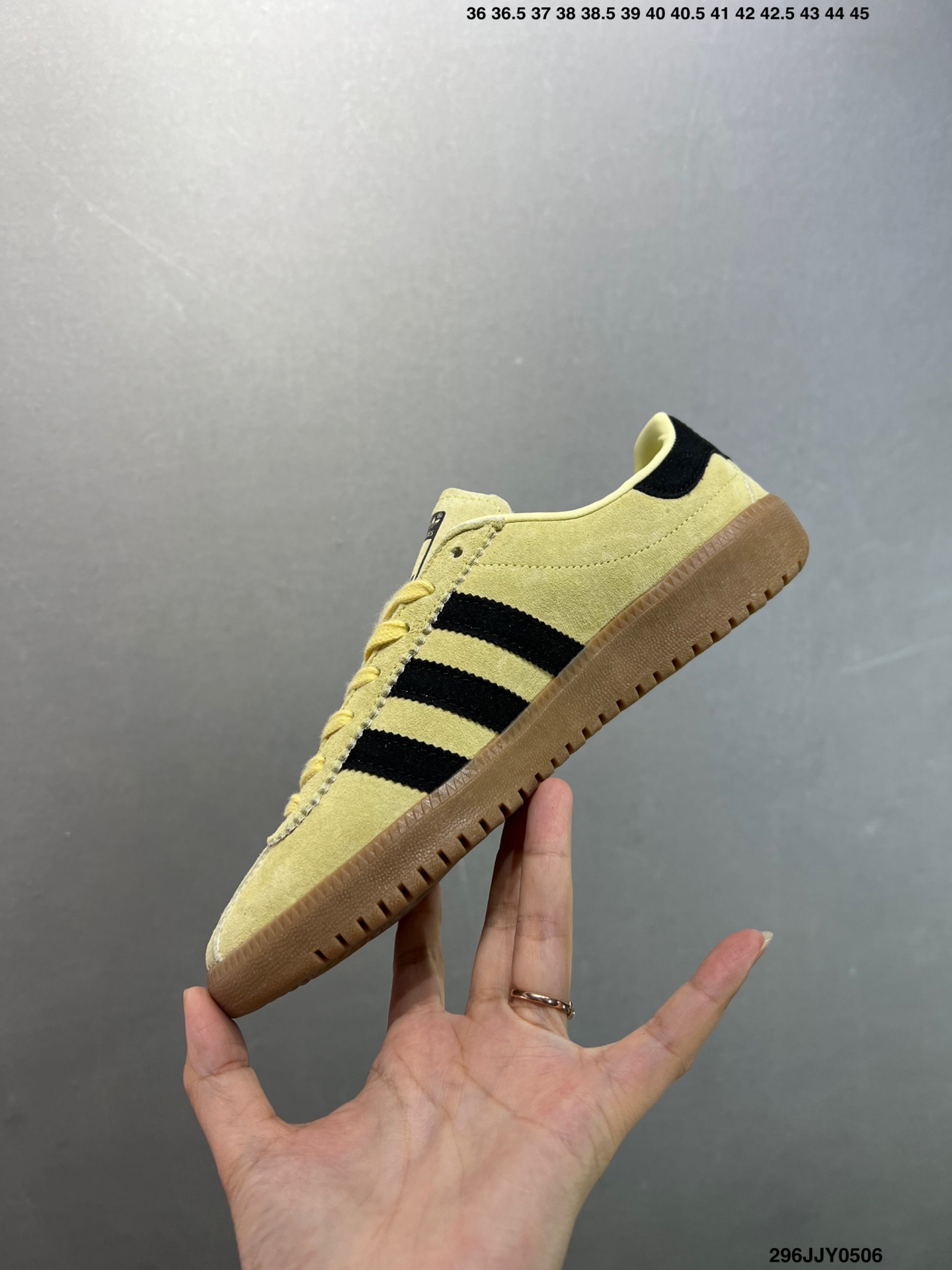 Adidas Originals Bermuda Retro Sneakers - Durable & Lightweight 4 i1746466358270 7544 0 2