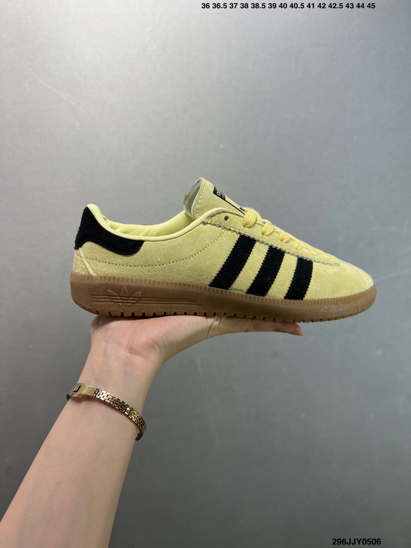 Adidas Originals Bermuda Retro Sneakers - Durable & Lightweight 2 i1746466360079 7013 0 0