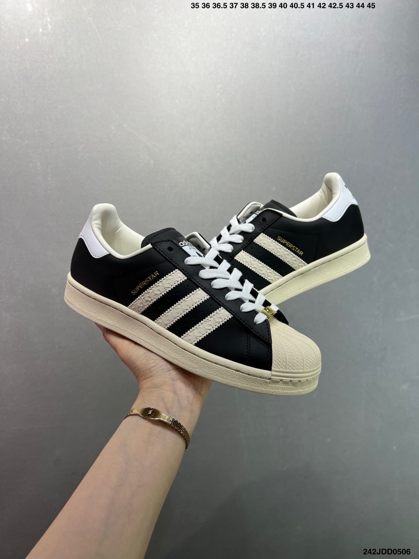 Adidas Originals Superstar: Retro-Cool, Low-Top Sneakers in Black and White 9 i1746466416020 1931 0 7