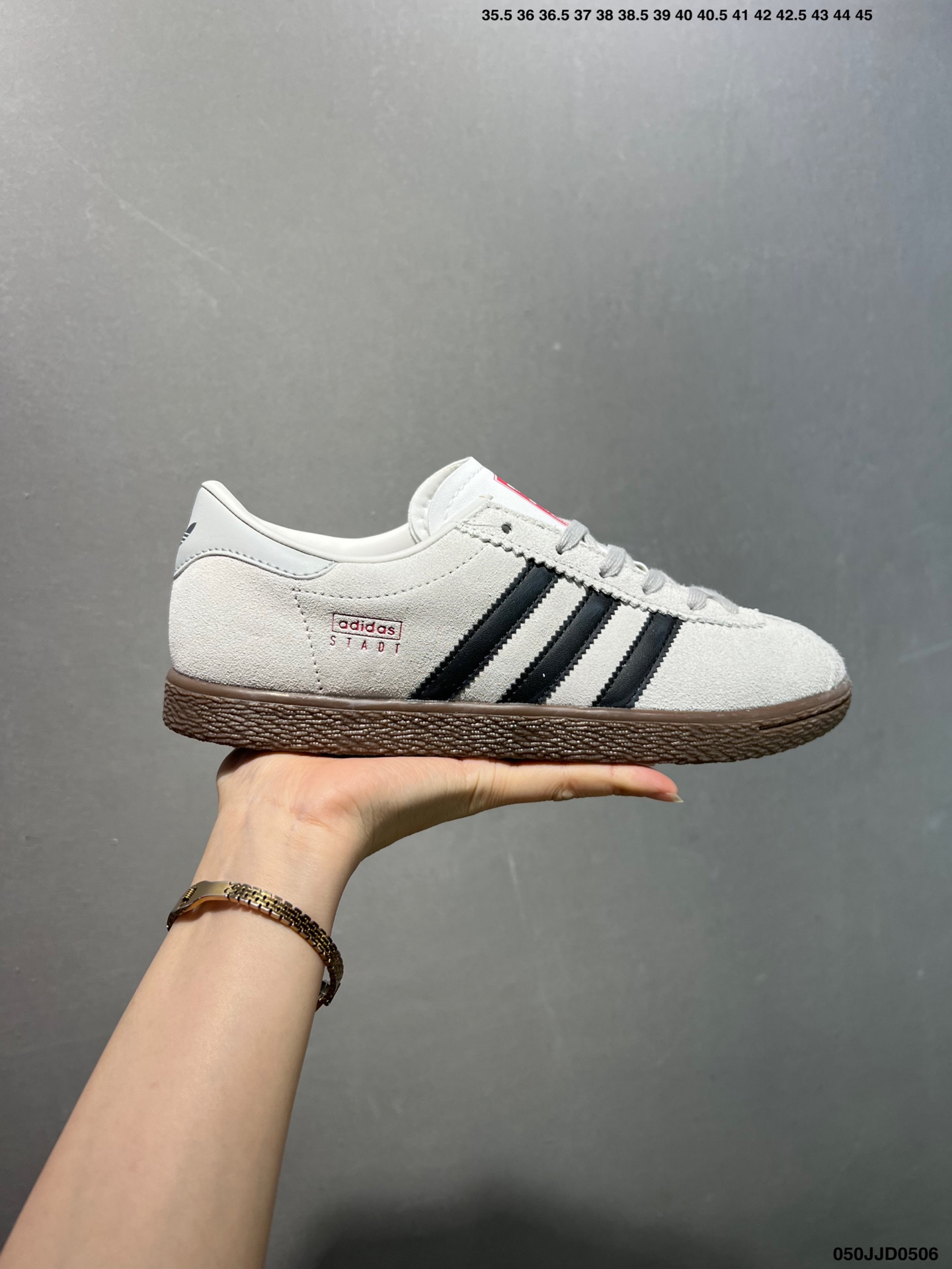 Adidas Originals Stadt Low-Top Sneakers: Comfortable, Versatile, and Durable 2 i1746467002881 6370 0 0