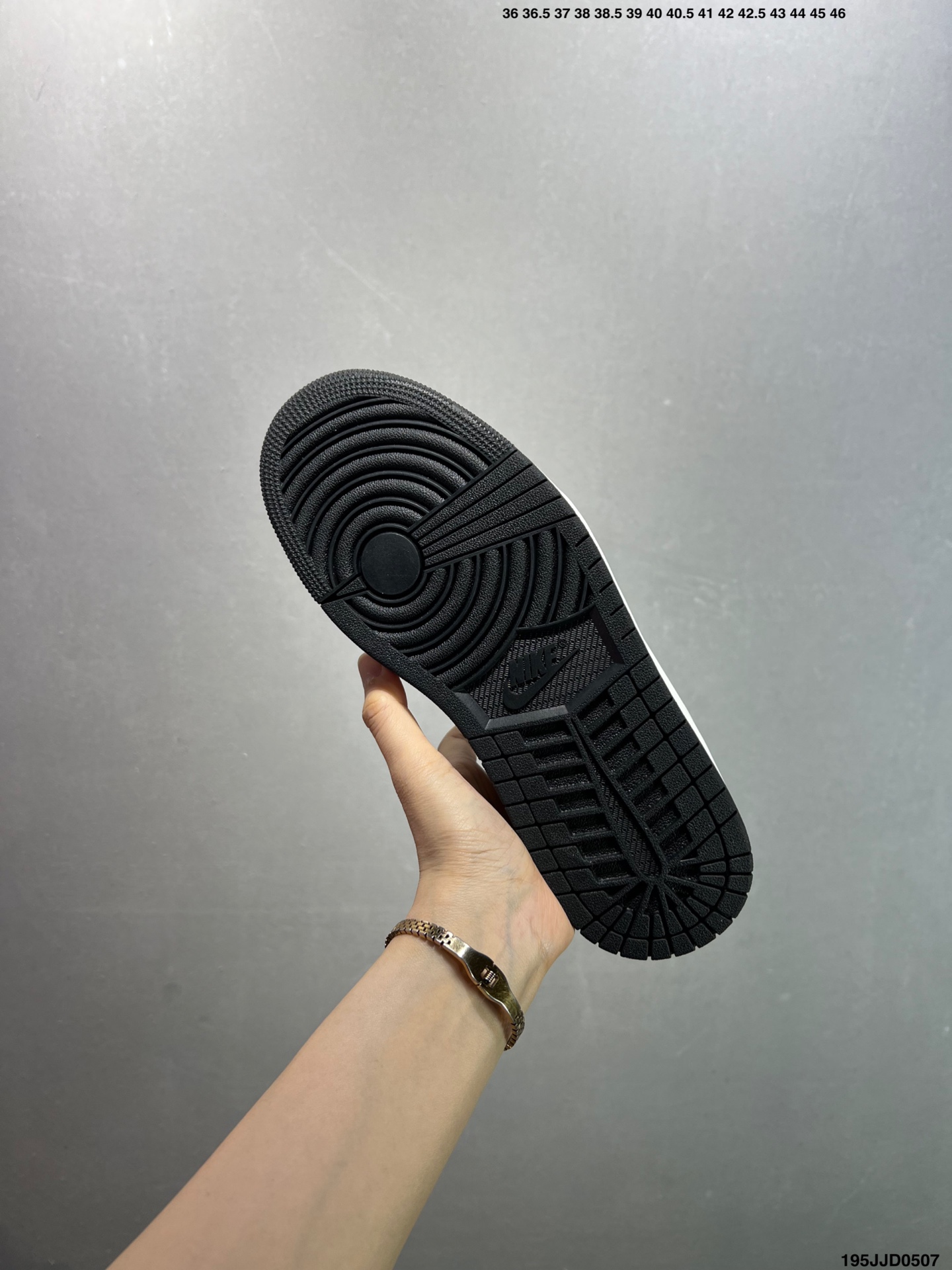 Burberry x Air Jordan 1 Low Black/White Leather Sneakers for Men and Women 8 i1746548619318 9019 0 6