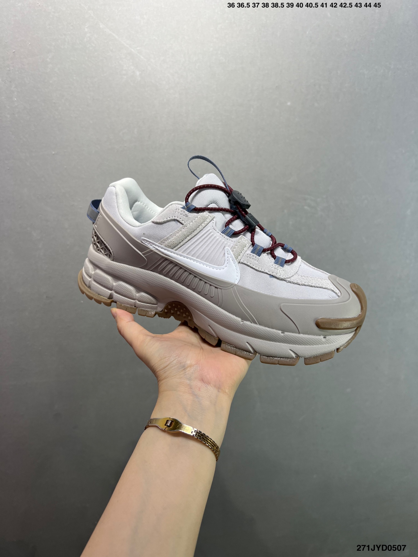 Nike Zoom Vomero Roam Retro Running Shoes - Marathon-Ready Comfort 3 i1746548885743 4124 0 1