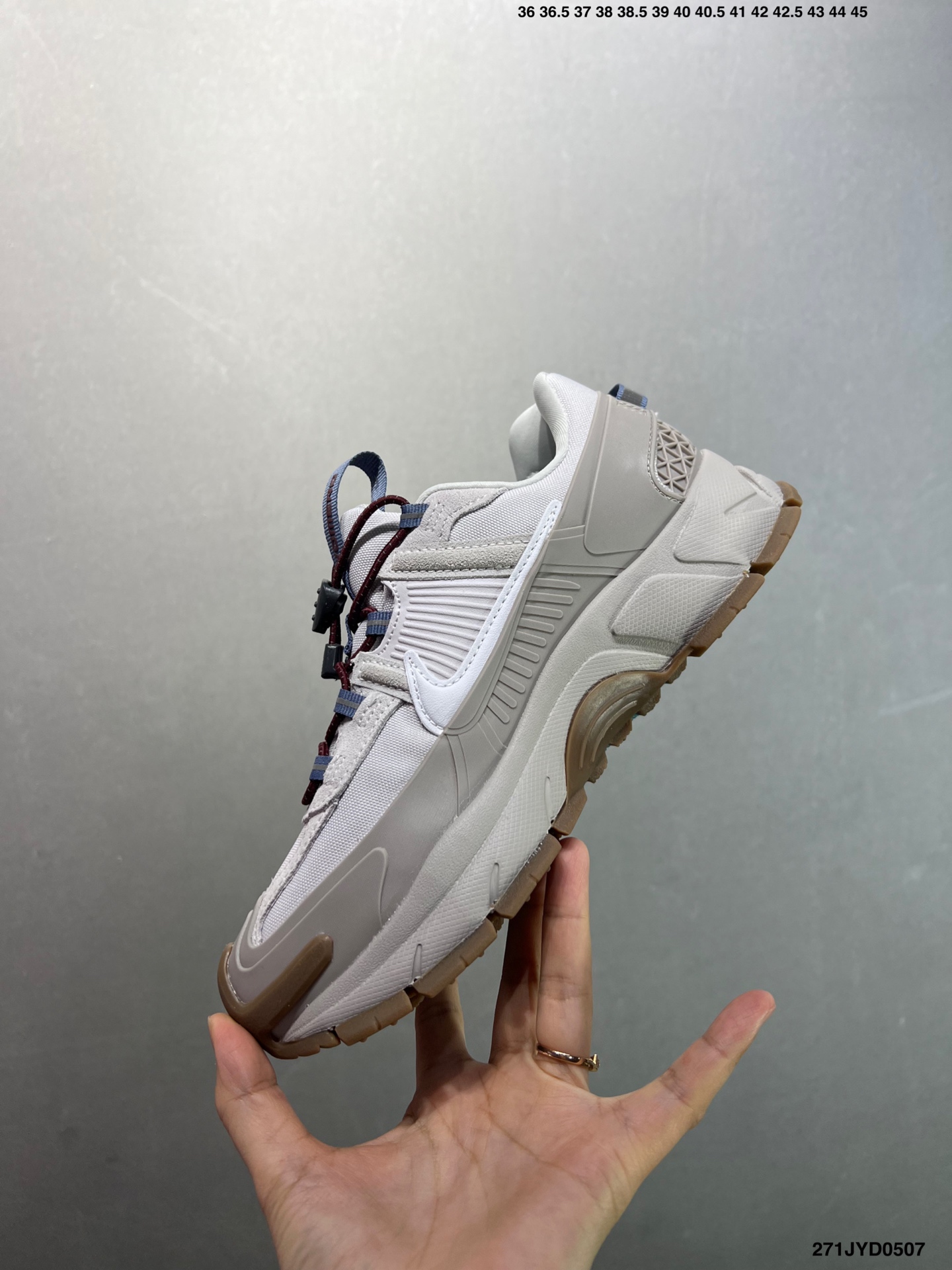 Nike Zoom Vomero Roam Retro Running Shoes - Marathon-Ready Comfort 4 i1746548885744 5200 0 2