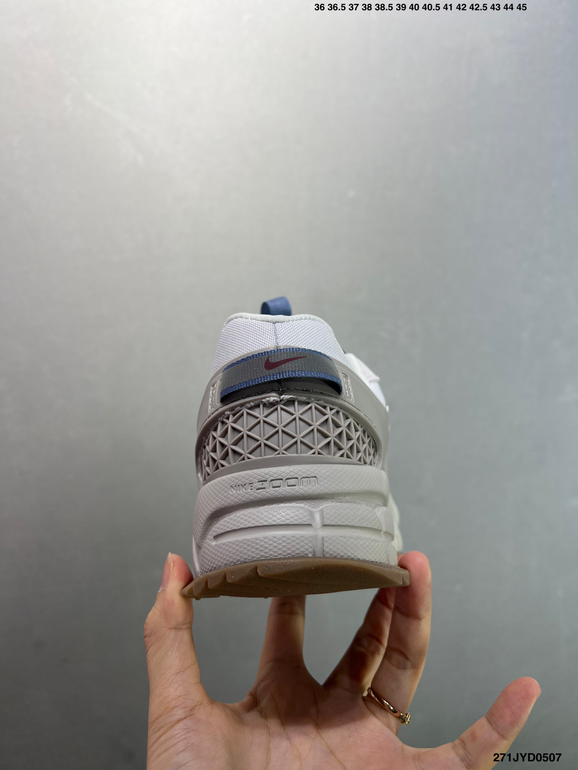 Nike Zoom Vomero Roam Retro Running Shoes - Marathon-Ready Comfort 5 i1746548888579 7881 0 3