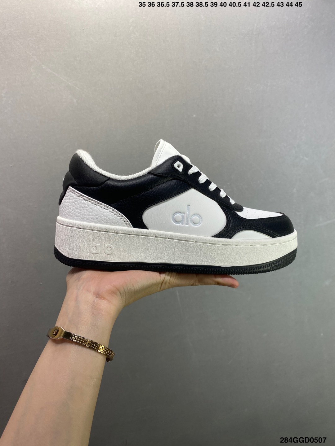 Alo Yoga Recovery Mode Low-Top Sneakers: Comfort, Style, and Performance 2 i1746550400044 8352 0 0