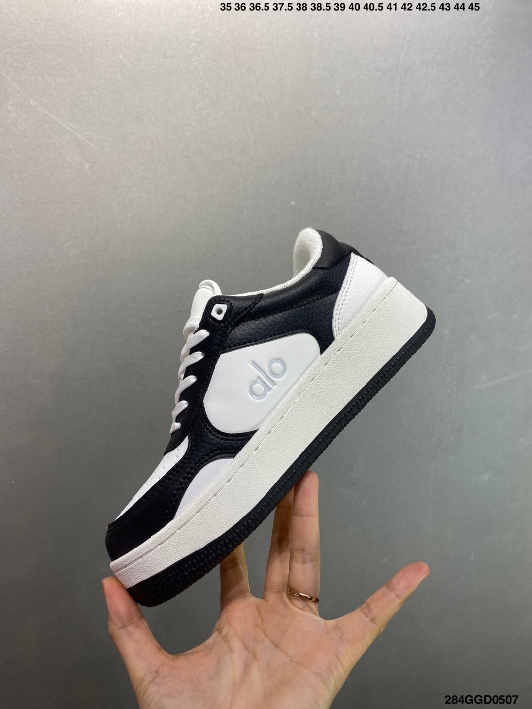 Alo Yoga Recovery Mode Low-Top Sneakers: Comfort, Style, and Performance 4 i1746550400107 433 0 2