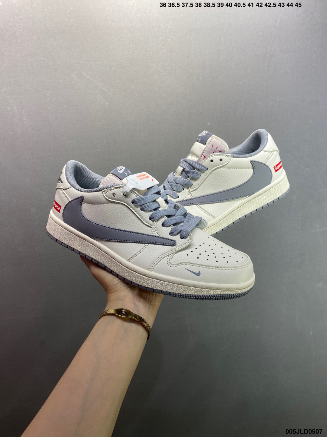 Supreme x Air Jordan 1 Low: A Fusion of Streetwear and Athletic Heritage 9 i1746550838957 8860 0 7