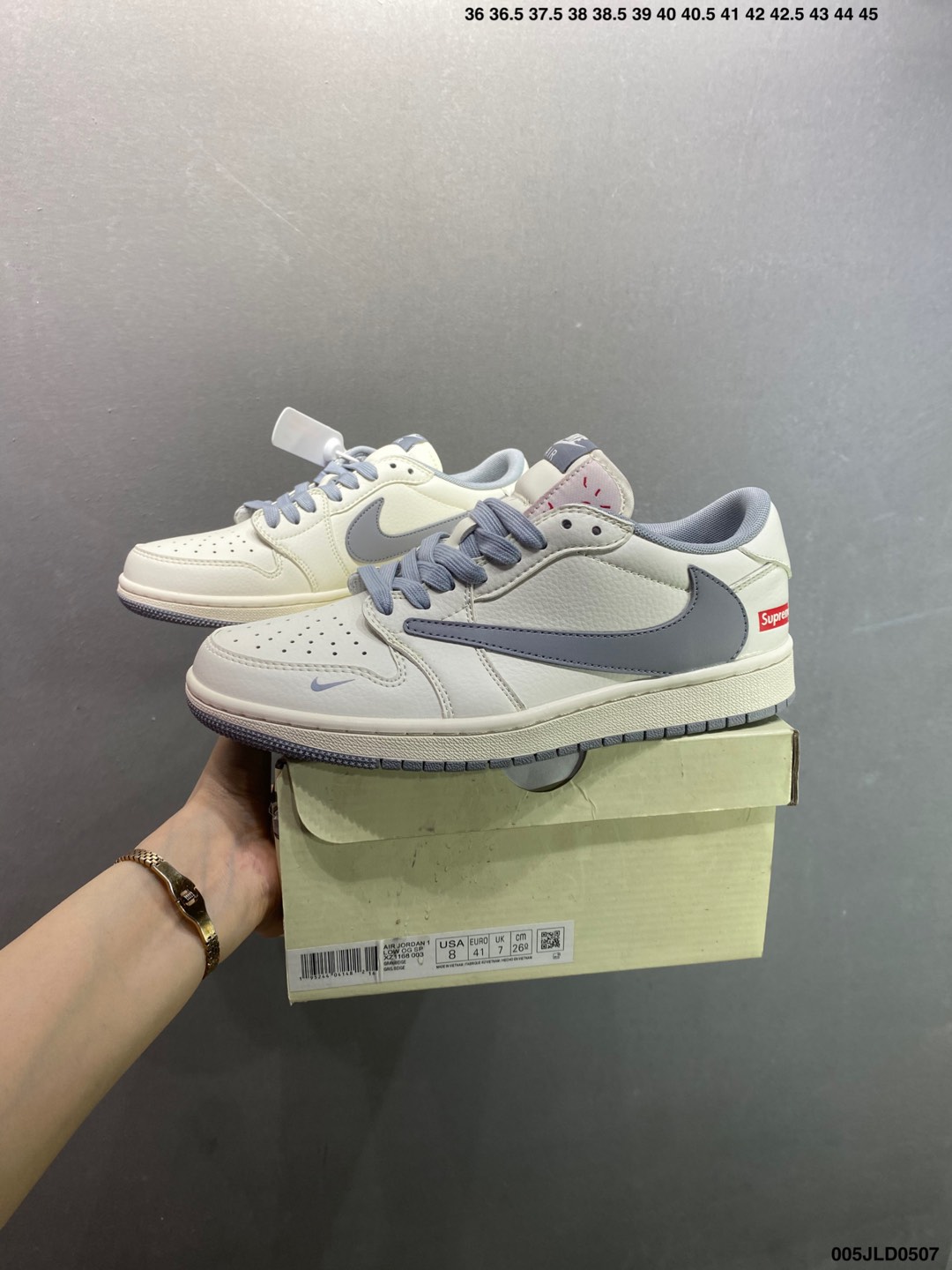 Supreme x Air Jordan 1 Low: A Fusion of Streetwear and Athletic Heritage 10 i1746550839021 9280 0 8