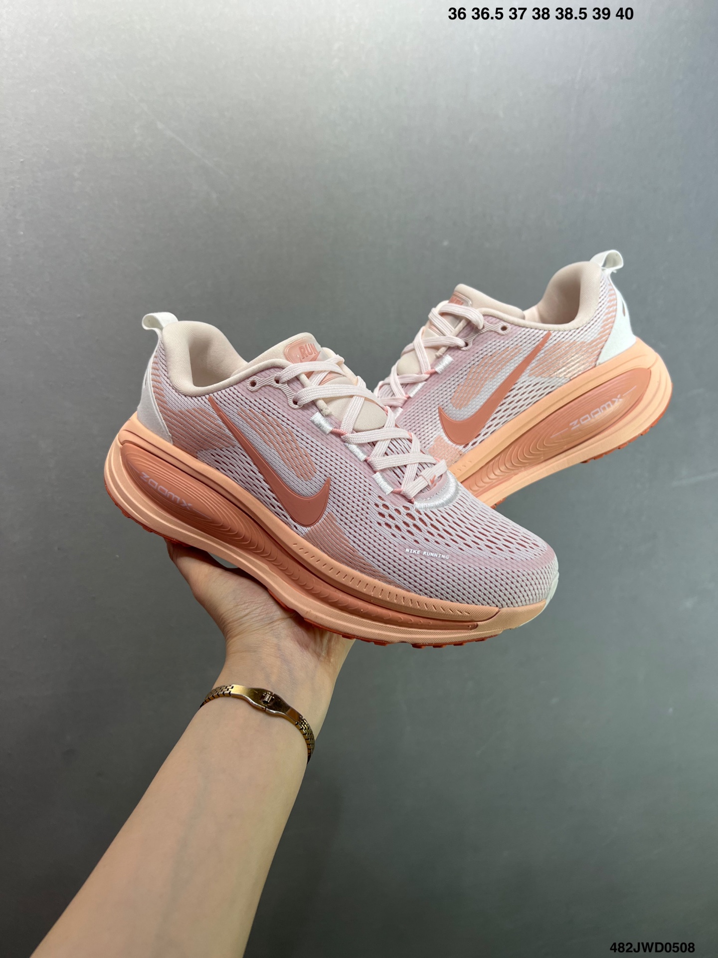 Nike Air Zoom Vomero 18 Women's Running Shoes - Lightweight & Comfortable 9 i1746640324874 3708 0 7