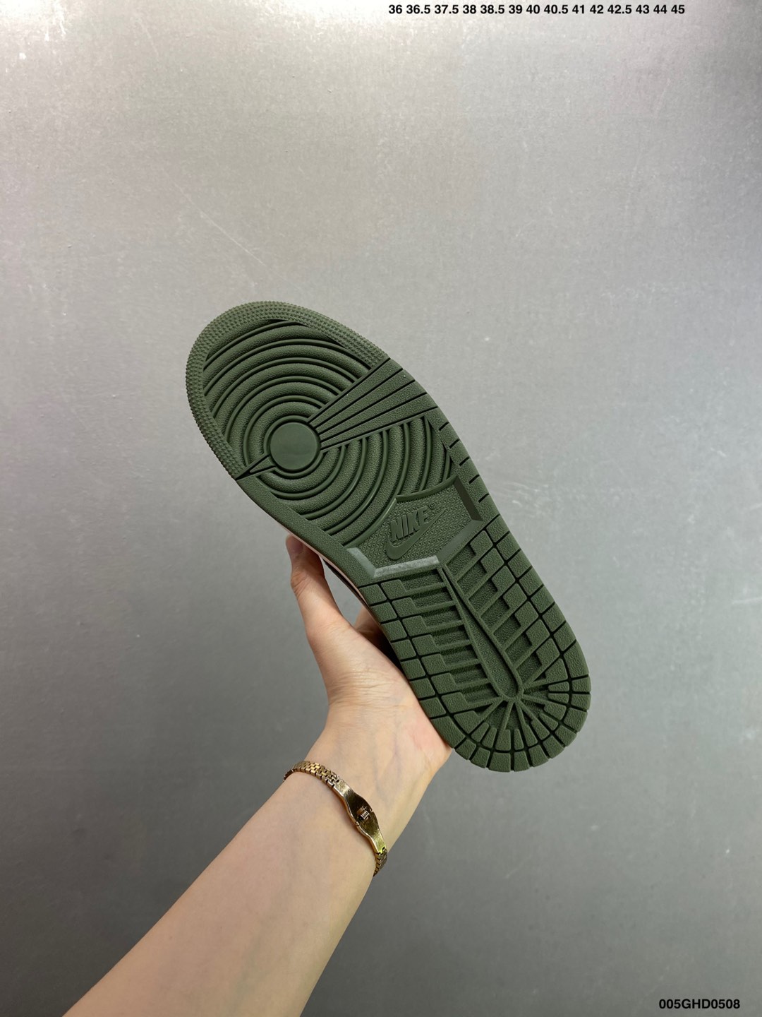 Undefeated x Air Jordan 1 Low Green Collaboration Sneakers 8 i1746641893567 6799 0 6