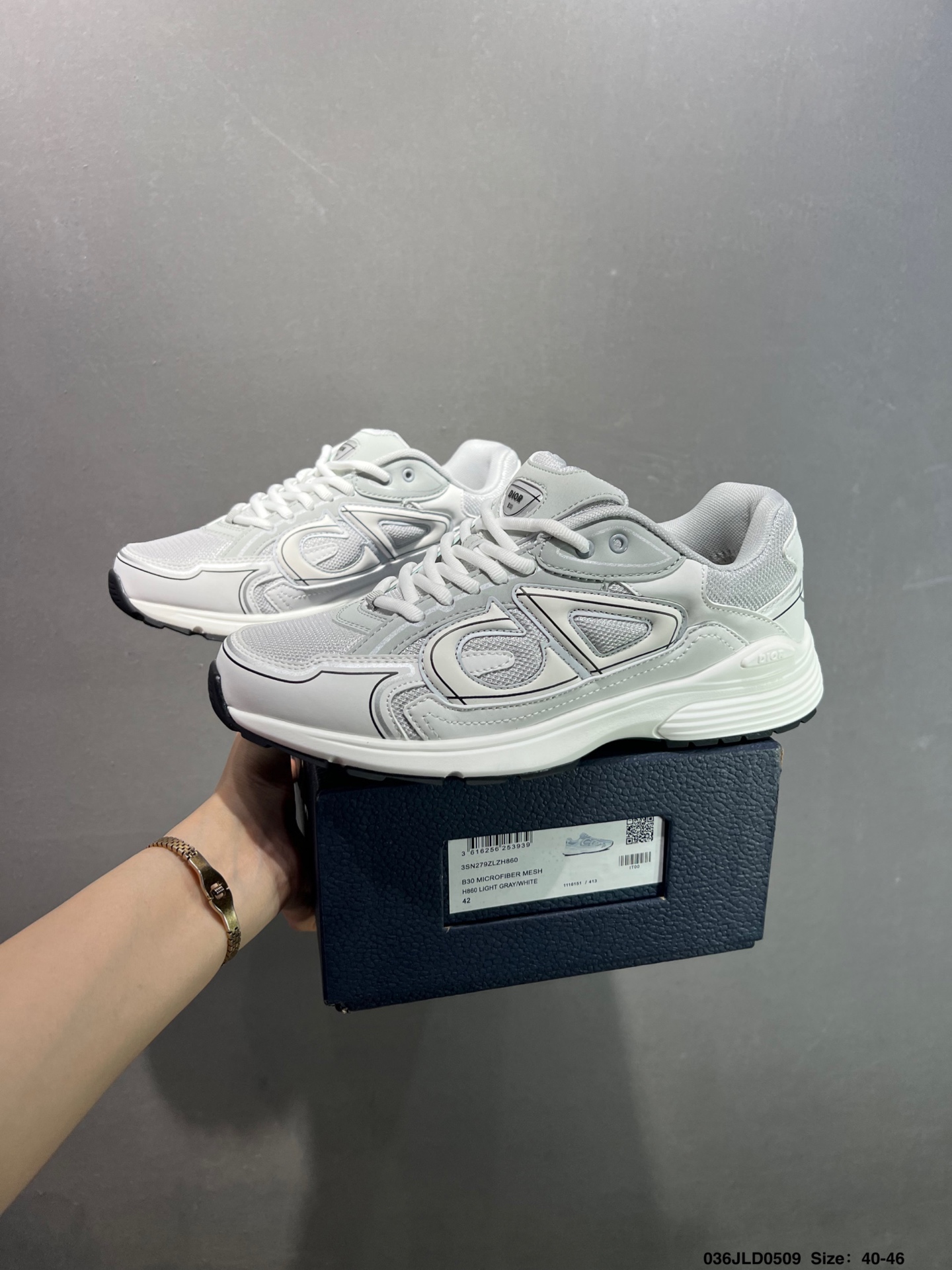 Dior B30 White Mesh Low-Top Sneakers with Reflective CD30 Logo 8 i1746722578654 6608 0 8
