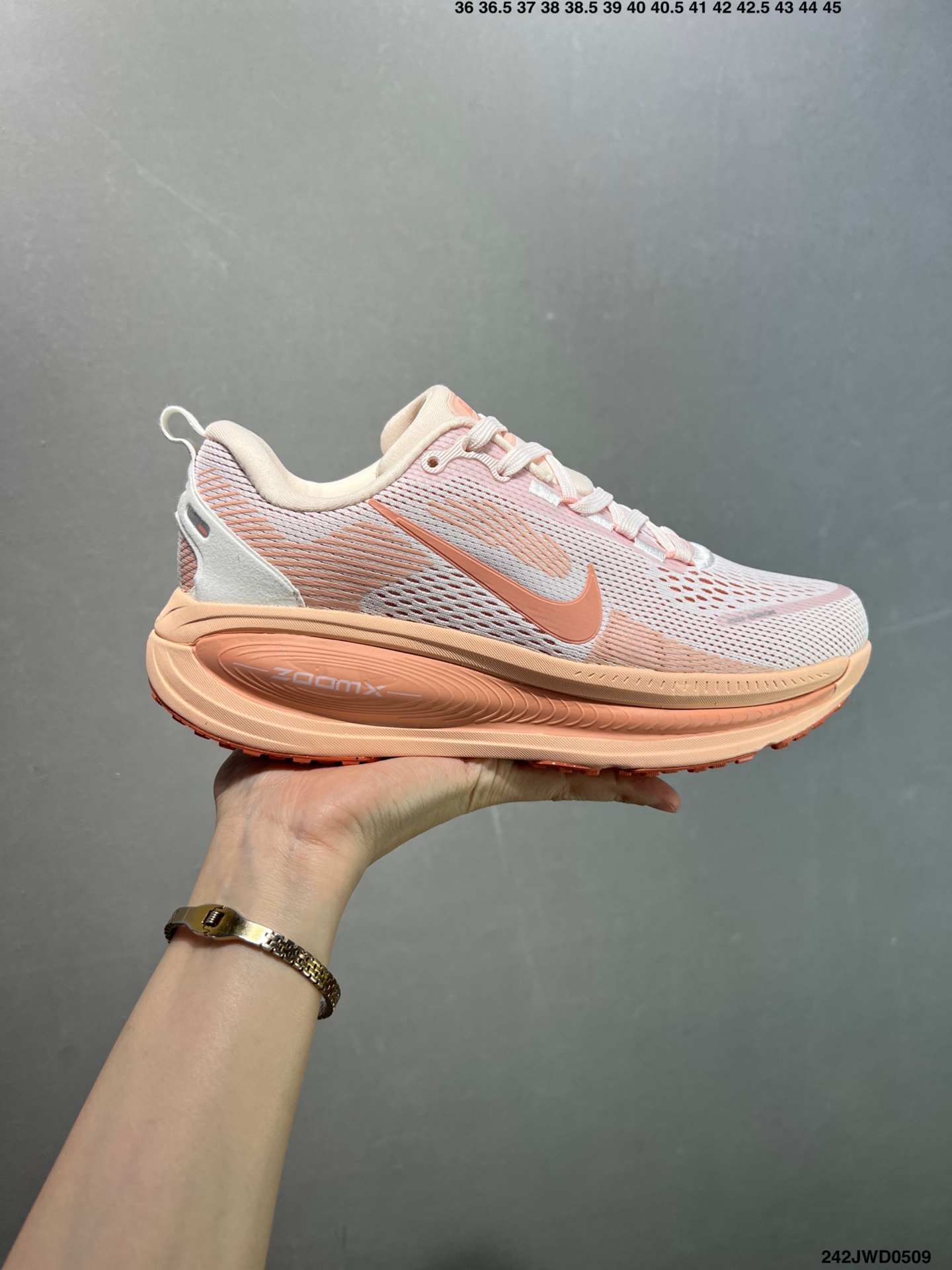 Nike Air Zoom Vomero 18 Women's Running Shoes - Lightweight Comfort 2 i1746723309368 6333 0 0