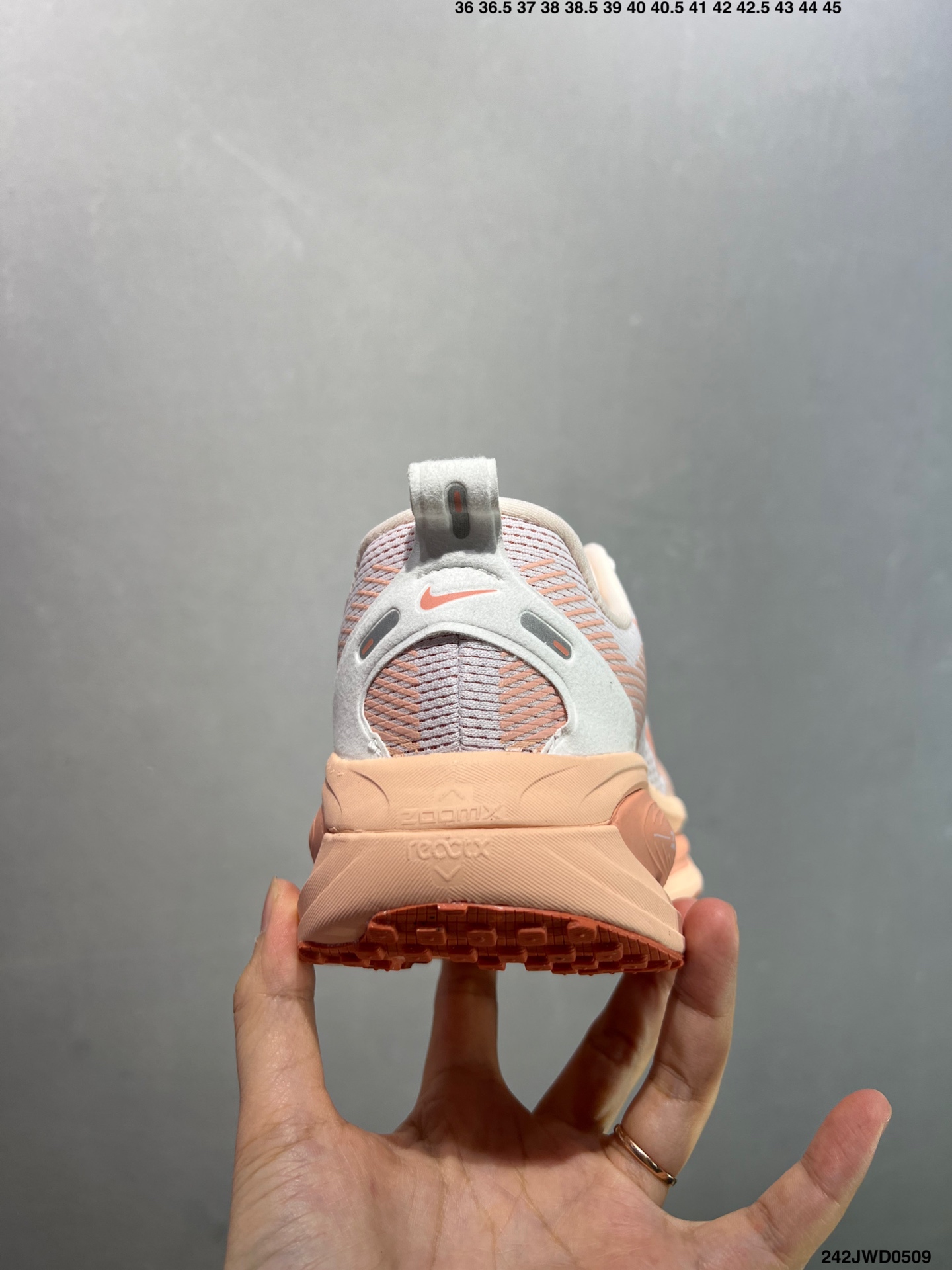 Nike Air Zoom Vomero 18 Women's Running Shoes - Lightweight Comfort 5 i1746723309419 8749 0 3