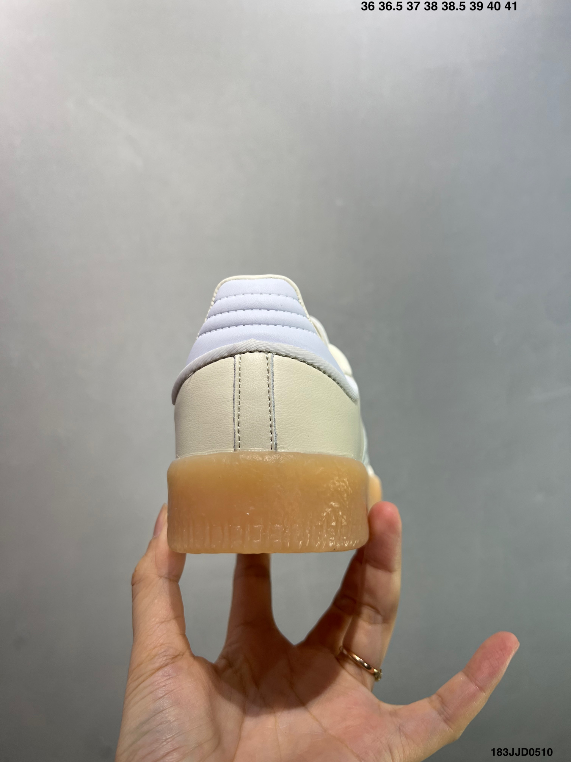 Adidas Originals Sambae W: Versatile Retro Sneakers for Everyday Style 5 i1746810935325 1979 0 3