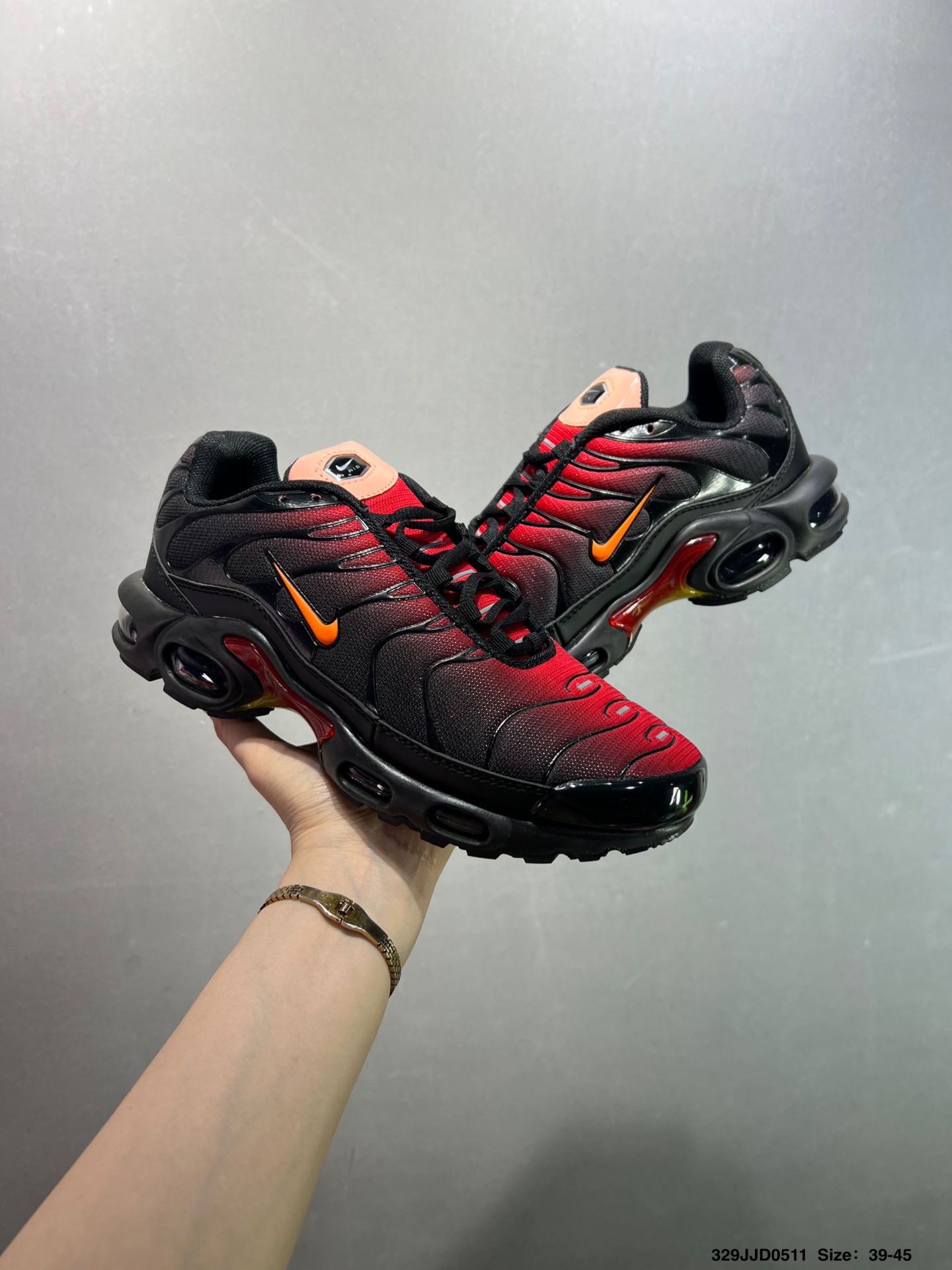 Nike Air Max Plus: Stylish, Breathable, and Comfortable Casual Sneakers 6 i1746891024699 5546 0 7