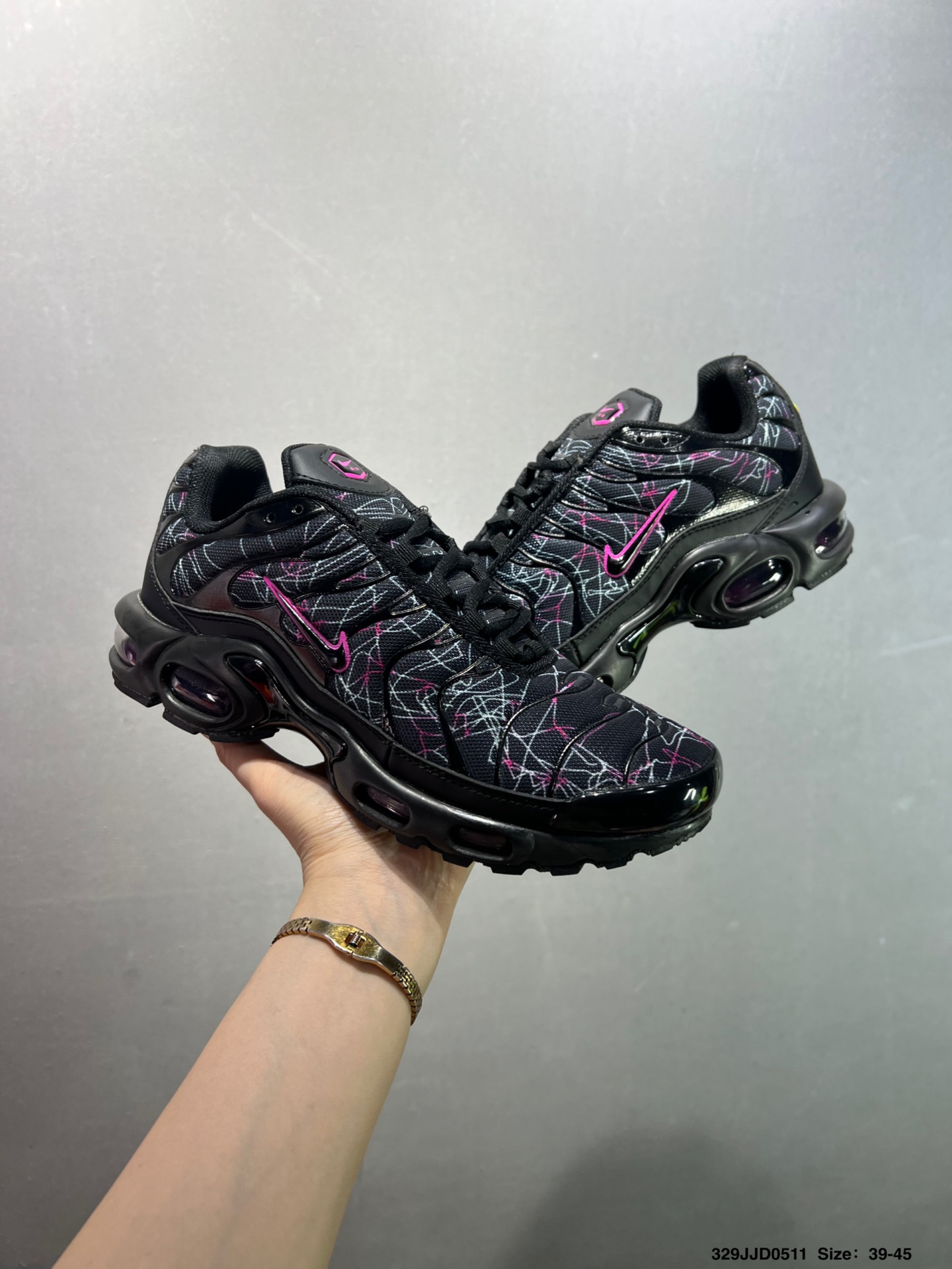 Nike Air Max Plus: Stylish, Breathable, and Comfortable Casual Sneakers 8 i1746891098495 6925 0 7