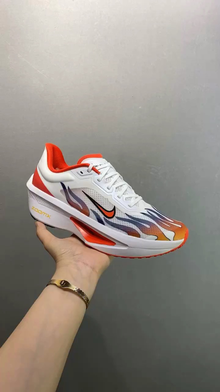 Nike ZoomX Invincible Run Flyknit 6 Lightweight Running Shoes HQ3498