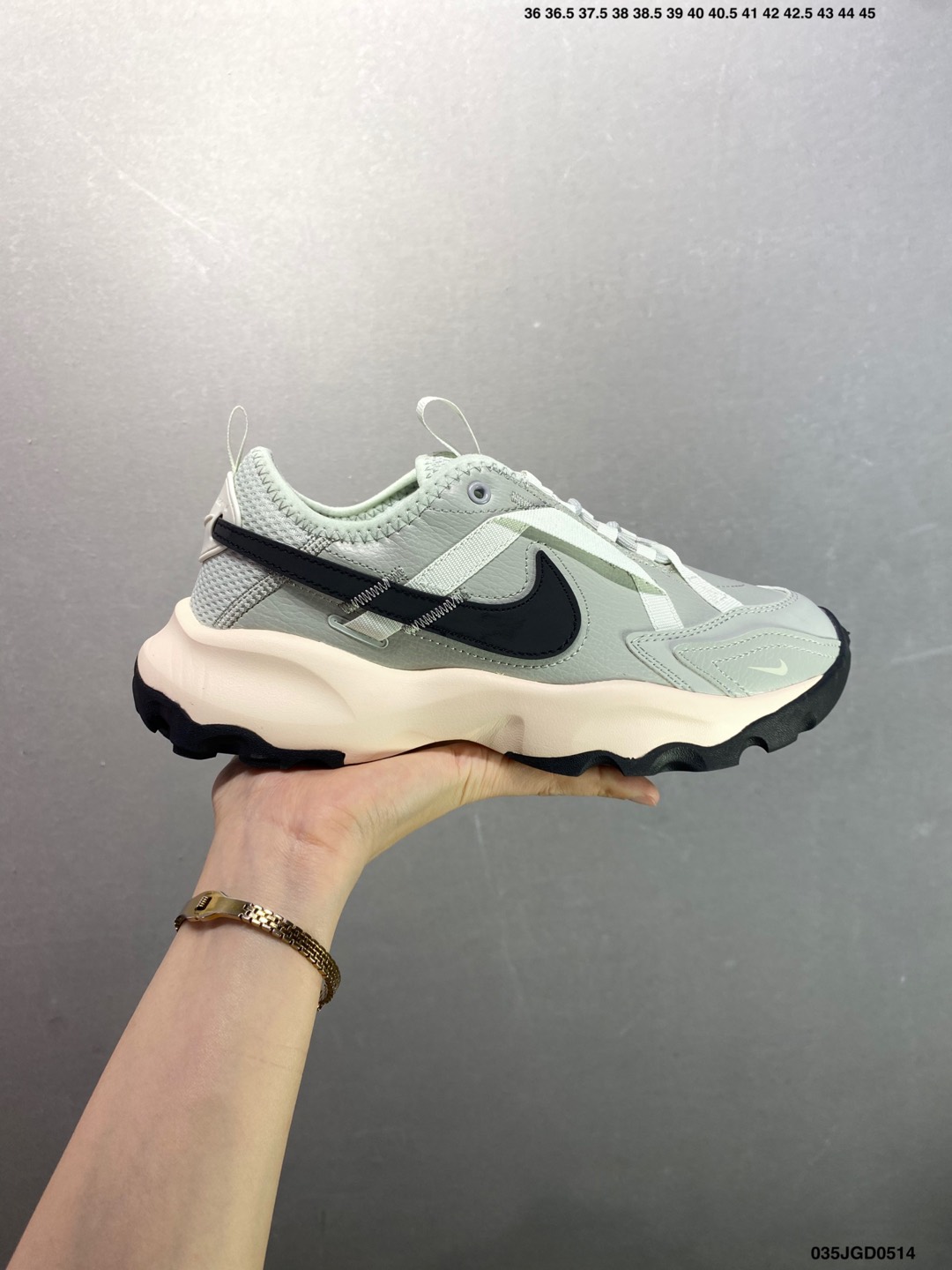 Nike TC 7900 Women's Sneakers - Stylish, Comfortable, and Durable 2 i1747153933383 6919 0 0
