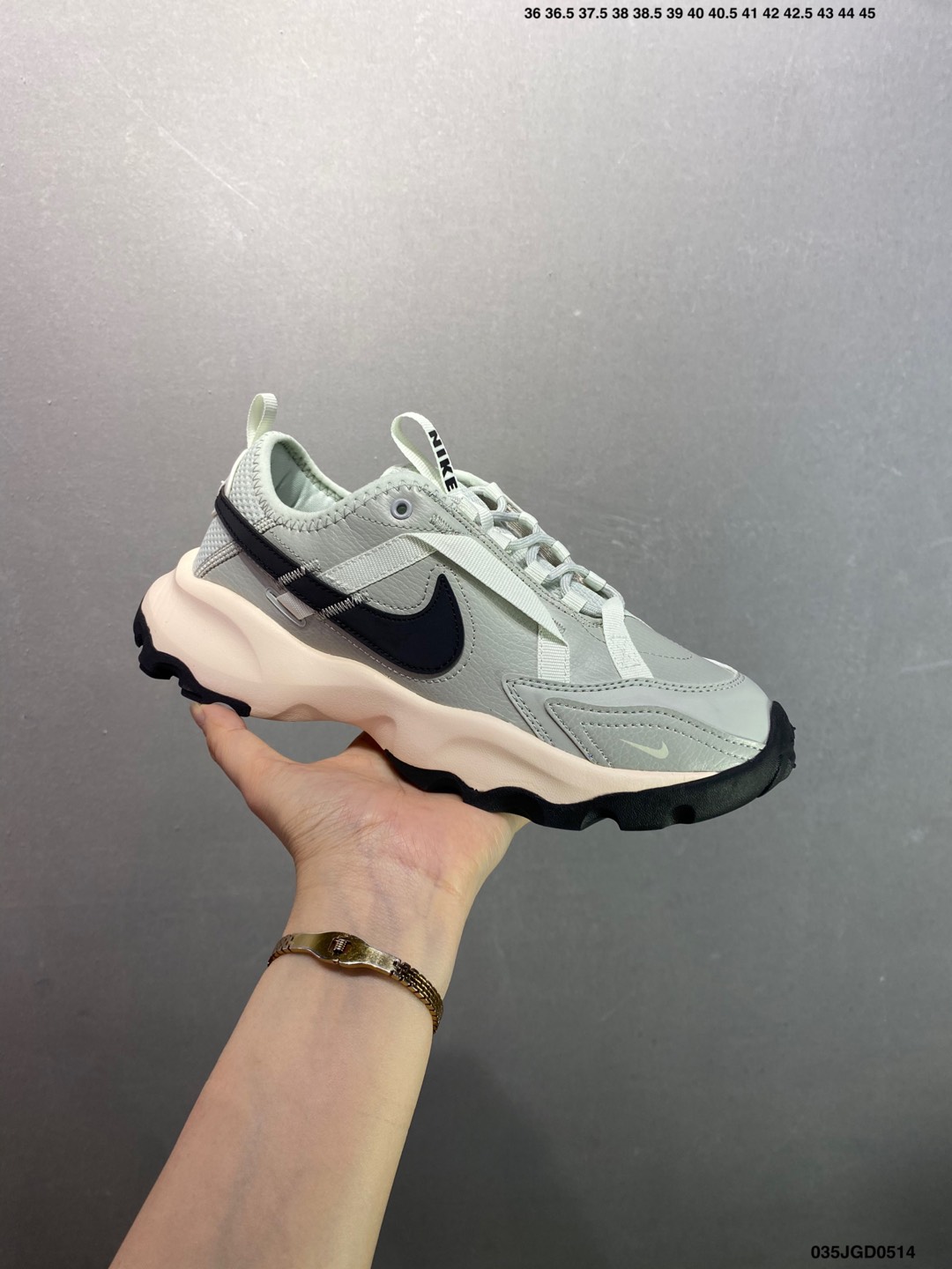 Nike TC 7900 Women's Sneakers - Stylish, Comfortable, and Durable 3 i1747153933659 817 0 1
