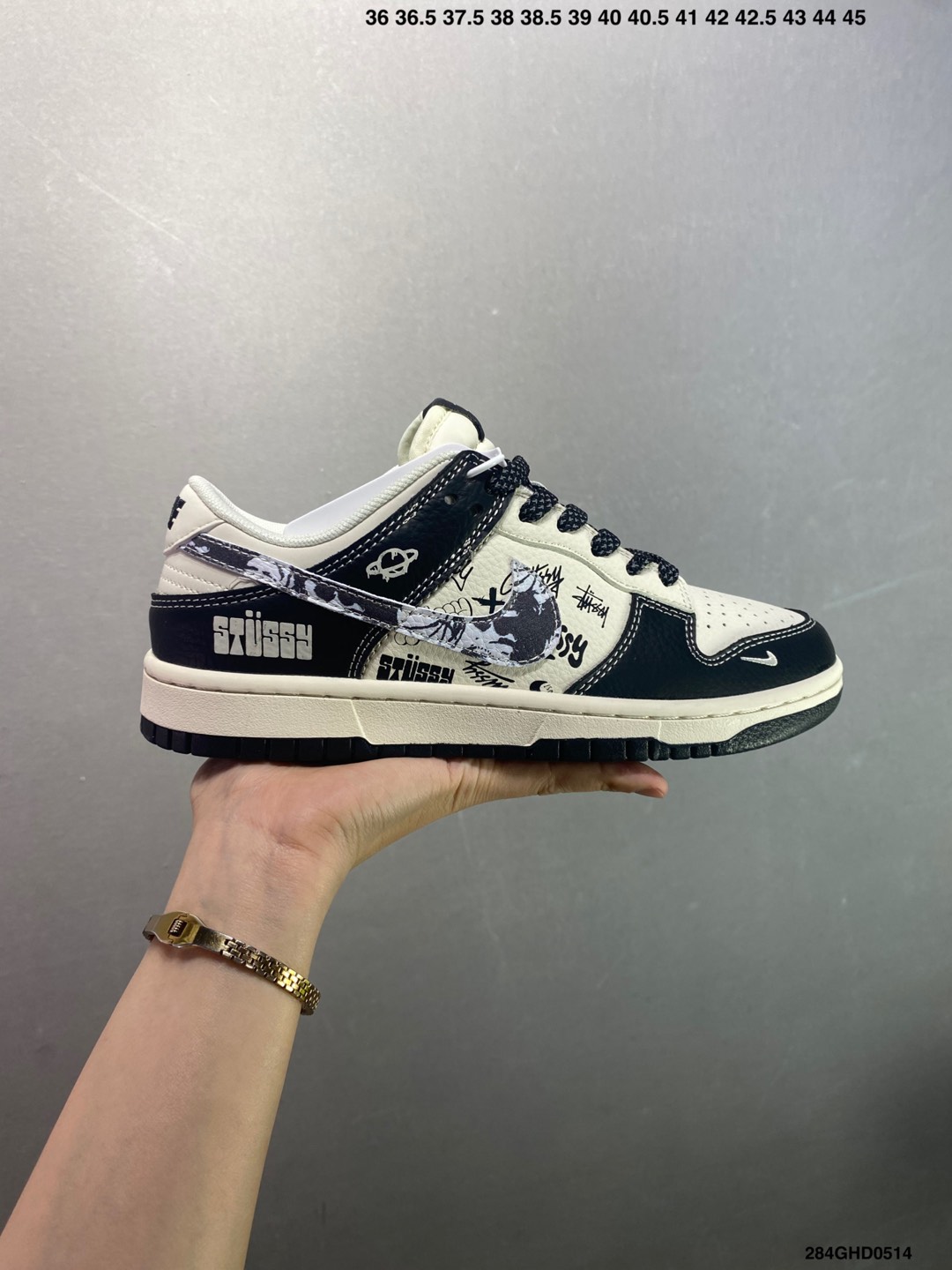 Nike SB Dunk Low x Stüssy Collab Sneakers with Deconstructed Lace Design 2 i1747154450011 9101 0 0