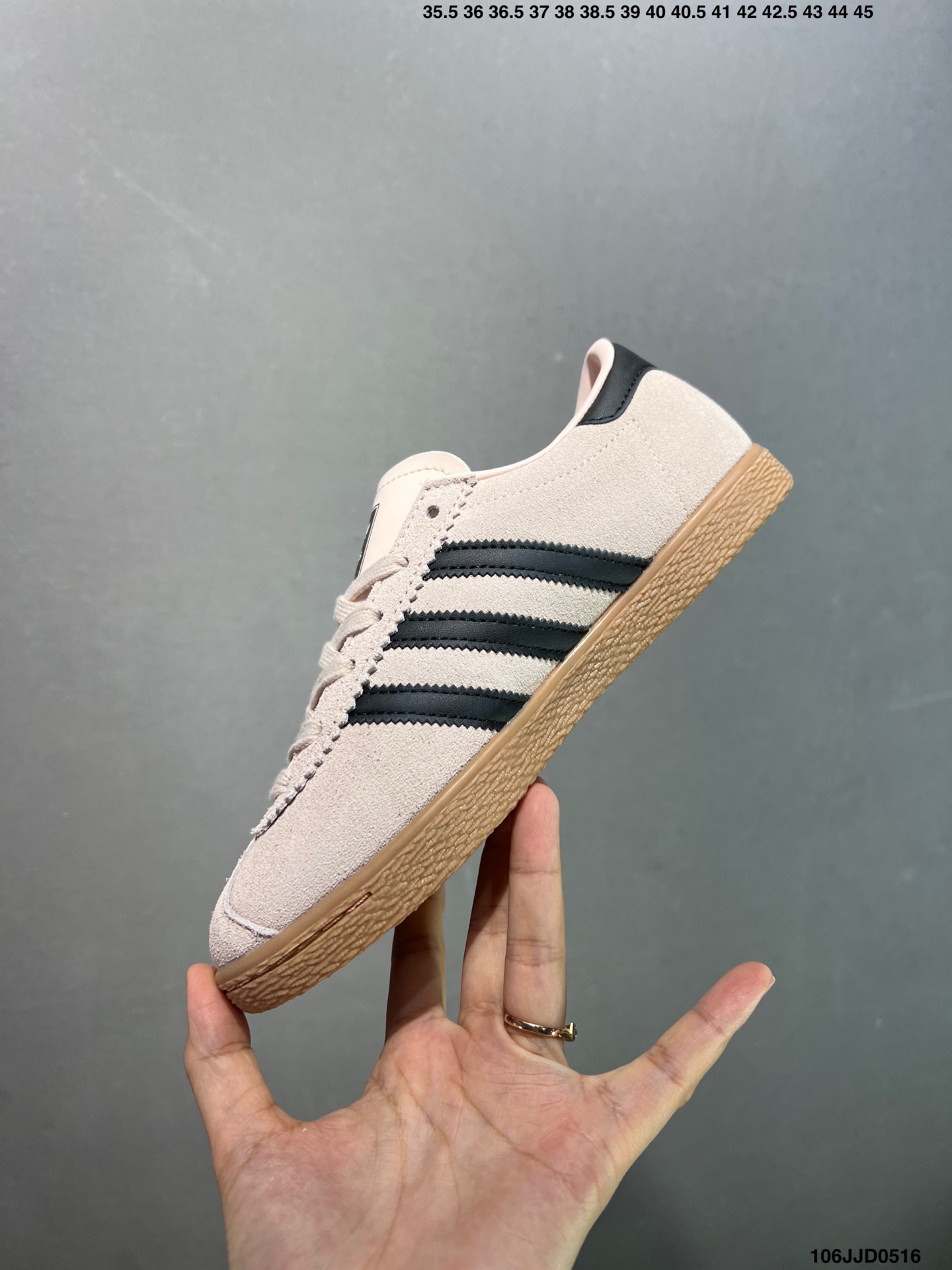供货价:120💰『高瑞莆田鞋』星选安福优品,得物APP同步款,顺丰包邮得物1:1面单,下单赠送精美礼品🎁
✅Adidas Originals Stadt 阿迪达斯 舒适百搭 防滑耐磨 低帮 板鞋
货号:JI6344
尺码:35.5 36 36.5 37 38 38.5 39 40 40.5 41 42 42.5 43 44 45 ID：106JJD0516