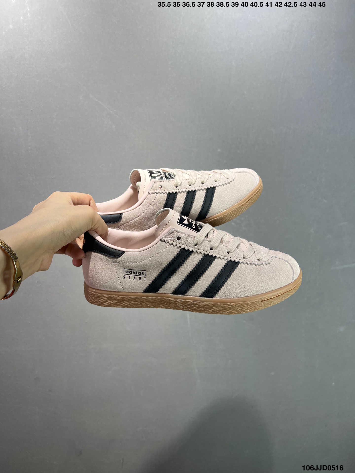 供货价:120💰『高瑞莆田鞋』星选安福优品,得物APP同步款,顺丰包邮得物1:1面单,下单赠送精美礼品🎁
✅Adidas Originals Stadt 阿迪达斯 舒适百搭 防滑耐磨 低帮 板鞋
货号:JI6344
尺码:35.5 36 36.5 37 38 38.5 39 40 40.5 41 42 42.5 43 44 45 ID：106JJD0516