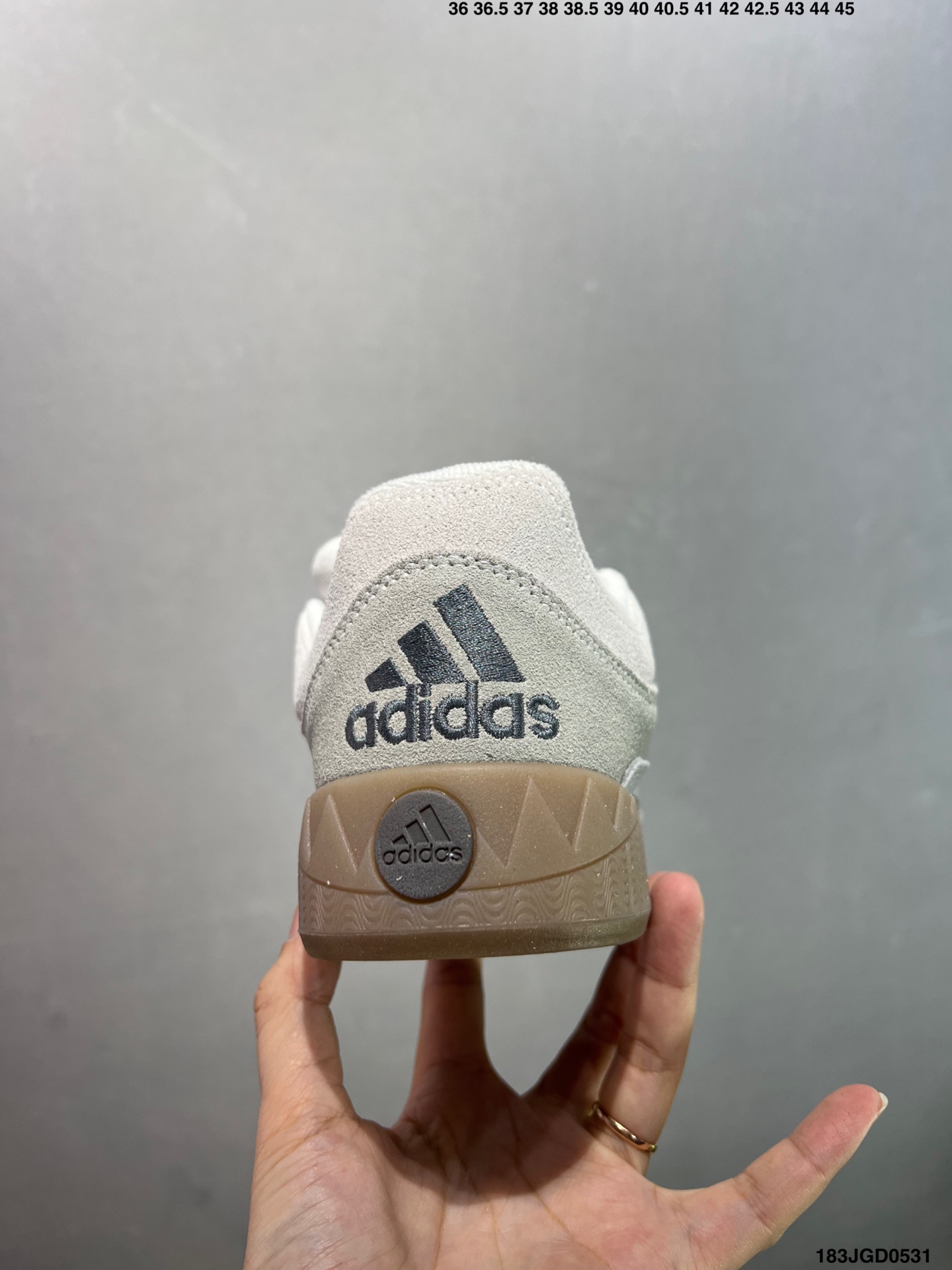 💰170
✅Human Made x Ad Adimatic IG6006 阿迪联名款鲨鱼面包休闲鞋
尺码：36 36.5 37 38 38.5 39 40 40.5 41 42 42.5 43 44 45
ID:183JGD0531
