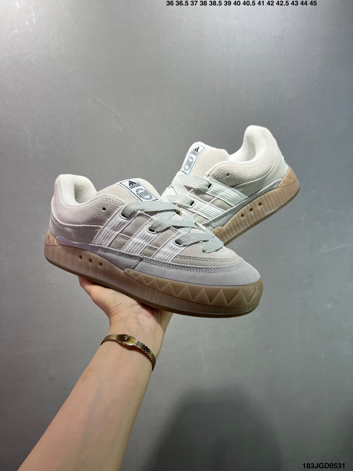 💰170
✅Human Made x Ad Adimatic IG6006 阿迪联名款鲨鱼面包休闲鞋
尺码：36 36.5 37 38 38.5 39 40 40.5 41 42 42.5 43 44 45
ID:183JGD0531