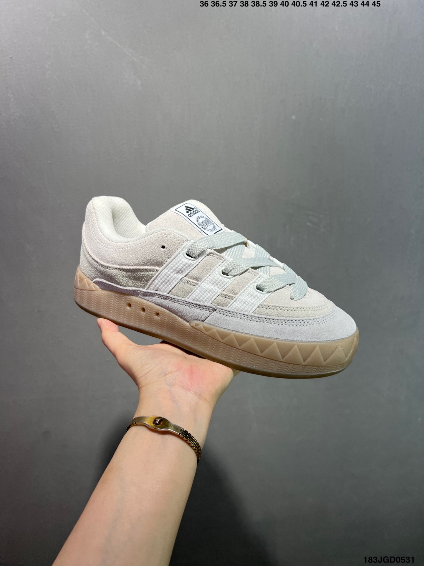 💰170
✅Human Made x Ad Adimatic IG6006 阿迪联名款鲨鱼面包休闲鞋
尺码：36 36.5 37 38 38.5 39 40 40.5 41 42 42.5 43 44 45
ID:183JGD0531
