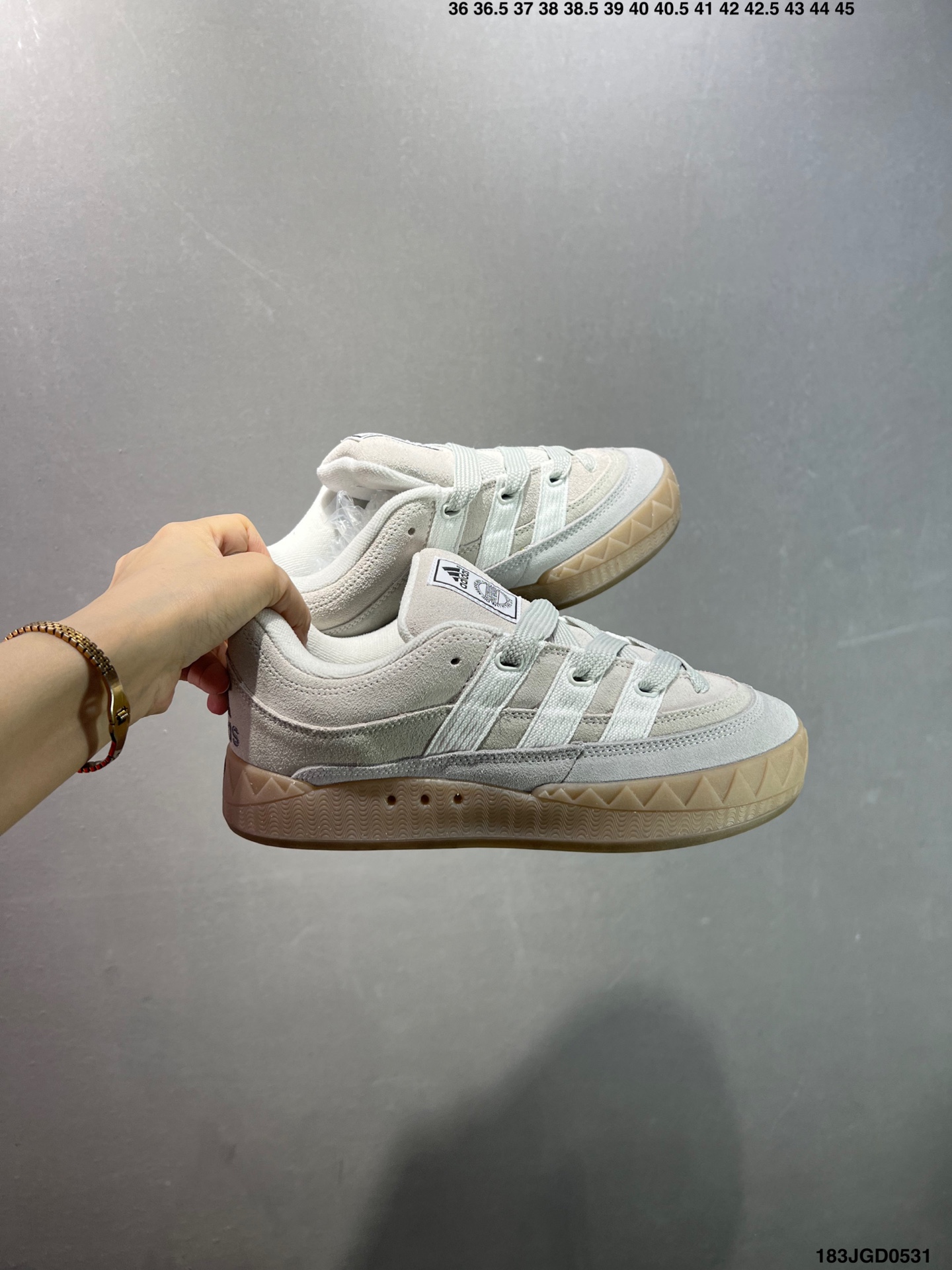 💰170
✅Human Made x Ad Adimatic IG6006 阿迪联名款鲨鱼面包休闲鞋
尺码：36 36.5 37 38 38.5 39 40 40.5 41 42 42.5 43 44 45
ID:183JGD0531