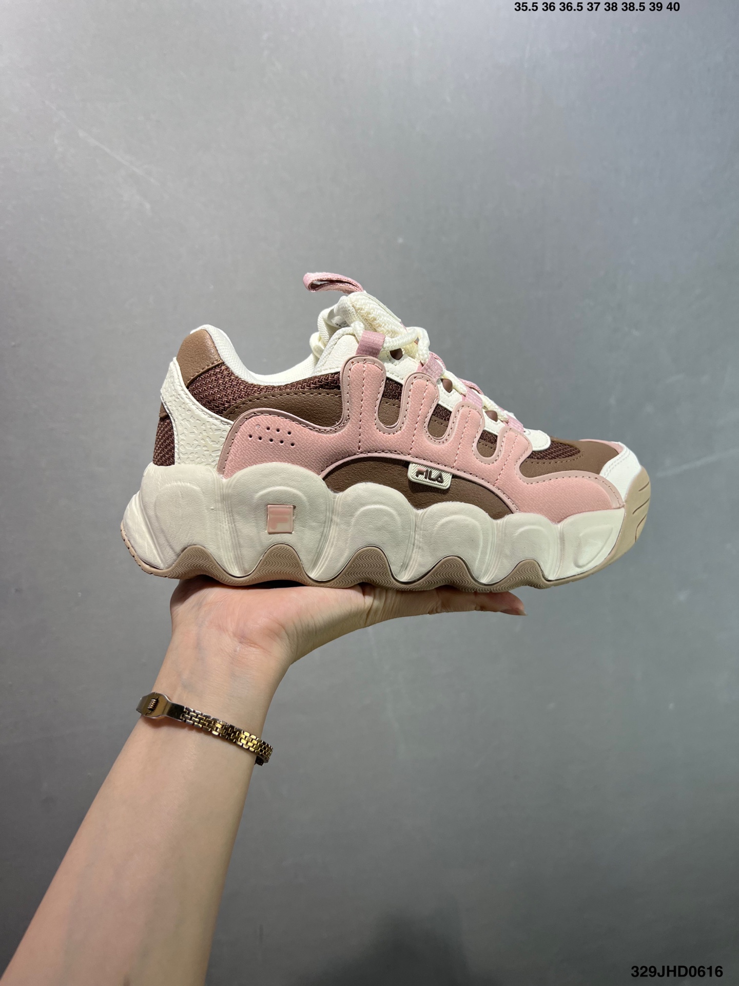 💰130 ✅Etudes x FILA斐乐 织物合成革TPU 圆头系带厚底 减震耐磨 低帮 复古休闲鞋 货号:F12W412101FSR 尺码:35.5 36 36.5 37.5 38 38.5 39 40 40.5 41 42 42.5 43 44 ID:329JHD0616