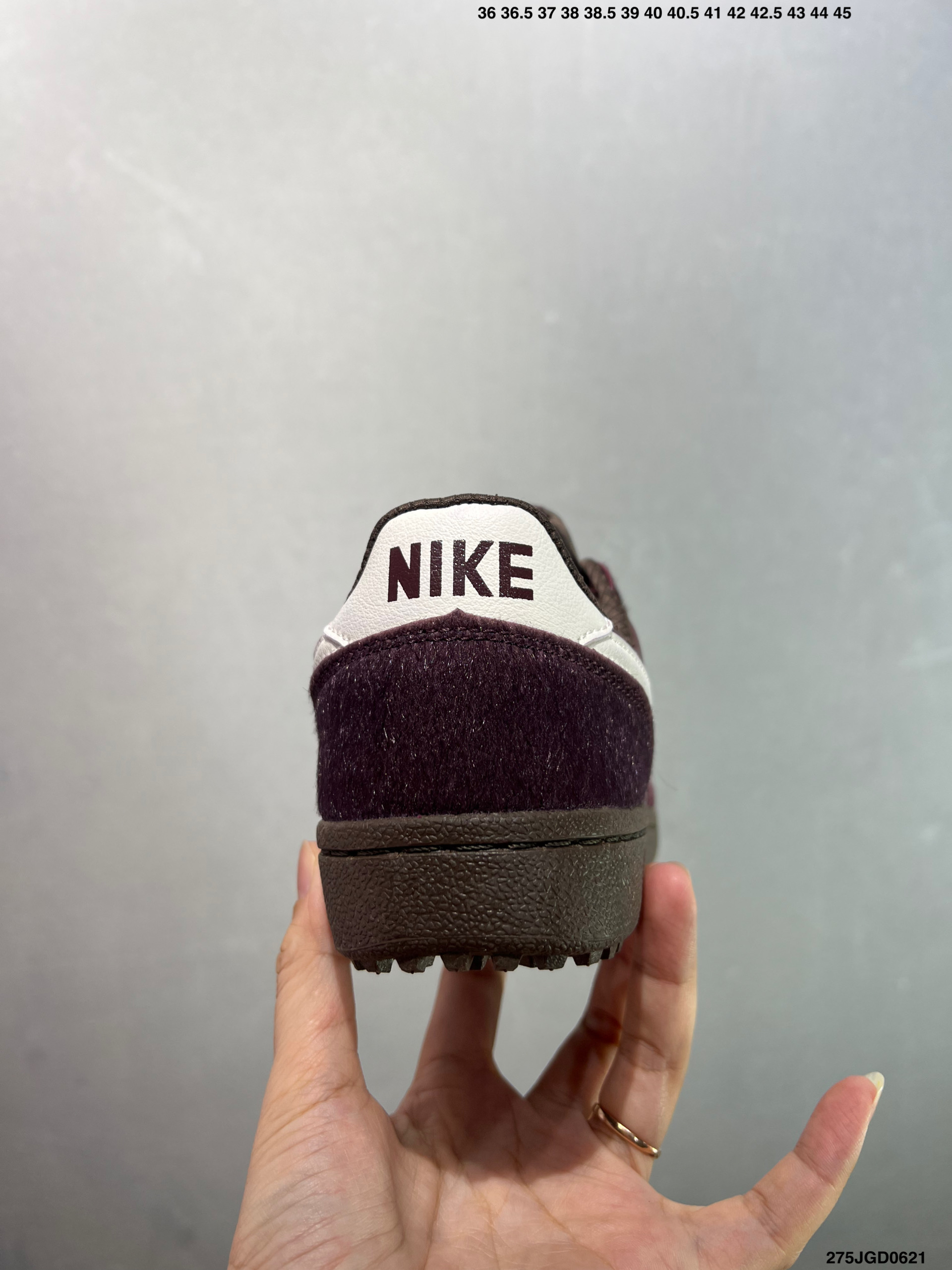 💰170
✅Nike WMNS NIKE FIELD GENERAL复古单品
公司级Nike FELD GENERAL 耐磨透气 低帮 复古篮球鞋 男女同款
货号：FZ5593 001
尺码：36 36.5 37.5 38 38.5 39 40 40.5 41 42 42.5 43 44 45
ID：275JGD0621