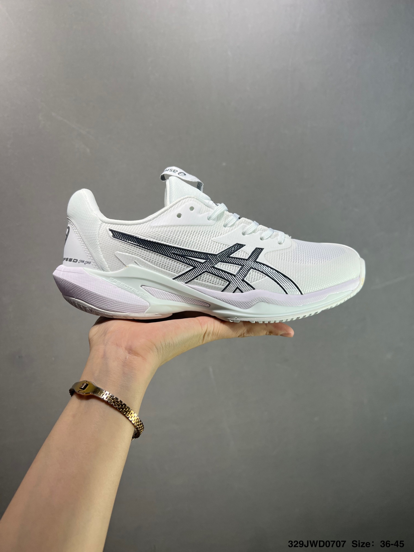 💰160
公司级✅Asics Solution Speed FF 3
亚瑟士轻量速度型网球鞋 DYNAWRAP 技术可提升稳定性 FLYTEFOAM 科技打造轻量缓冲组件 FLYTEFOAM Propel 技术鞋垫可提升吸震与回弹效果 TWISSTRUS 技术可提升速度与变向奔跑动作ASICSGRIP 科技可提升在球场上的抓地力 后足 GEL 缓冲科技可提供出色的避震效果AHAR 橡胶可提升耐用性 
货号：1042A136-405
尺码：39 40 40.5 41 42 42.5 43 44 45
ID：329JWD0707