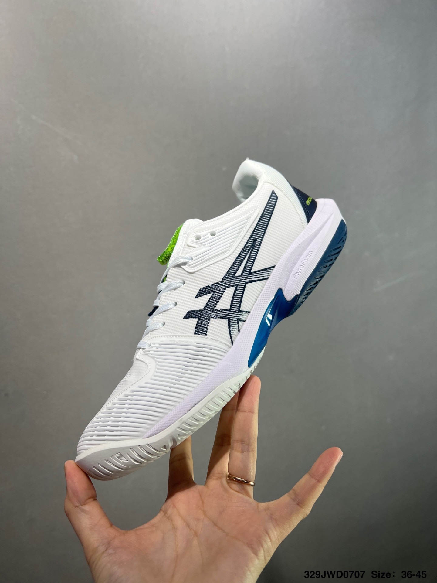 💰160
公司级✅Asics Solution Speed FF 3
亚瑟士轻量速度型网球鞋 DYNAWRAP 技术可提升稳定性 FLYTEFOAM 科技打造轻量缓冲组件 FLYTEFOAM Propel 技术鞋垫可提升吸震与回弹效果 TWISSTRUS 技术可提升速度与变向奔跑动作ASICSGRIP 科技可提升在球场上的抓地力 后足 GEL 缓冲科技可提供出色的避震效果AHAR 橡胶可提升耐用性 
货号：1042A136-405
尺码：39 40 40.5 41 42 42.5 43 44 45
ID：329JWD0707