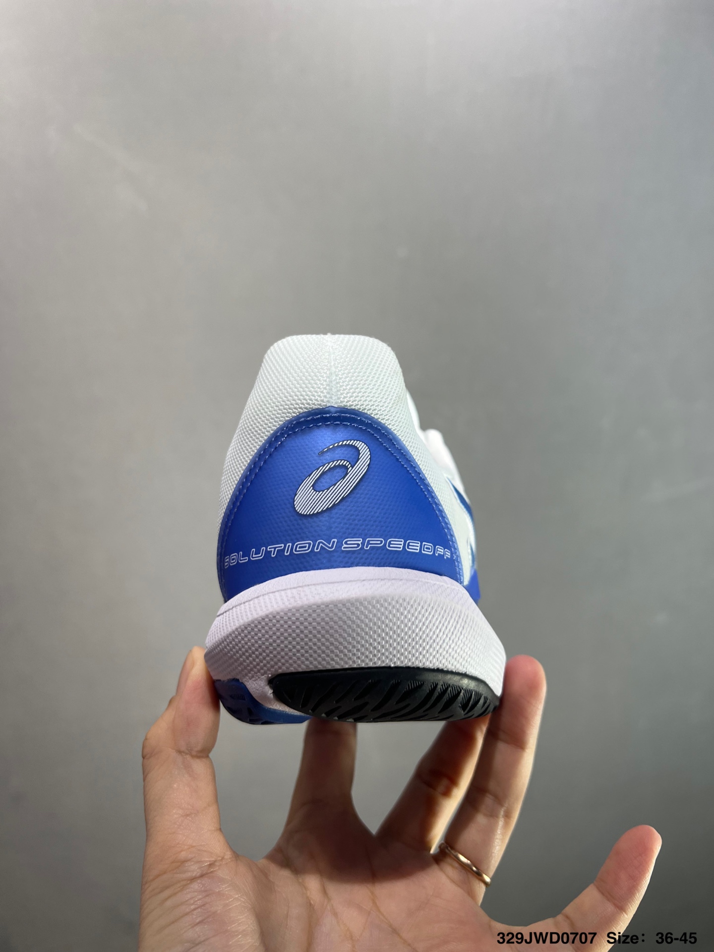 💰160
公司级✅Asics Solution Speed FF 3
亚瑟士轻量速度型网球鞋 DYNAWRAP 技术可提升稳定性 FLYTEFOAM 科技打造轻量缓冲组件 FLYTEFOAM Propel 技术鞋垫可提升吸震与回弹效果 TWISSTRUS 技术可提升速度与变向奔跑动作ASICSGRIP 科技可提升在球场上的抓地力 后足 GEL 缓冲科技可提供出色的避震效果AHAR 橡胶可提升耐用性 
货号：1042A136-405
尺码：39 40 40.5 41 42 42.5 43 44 45
ID：329JWD0707