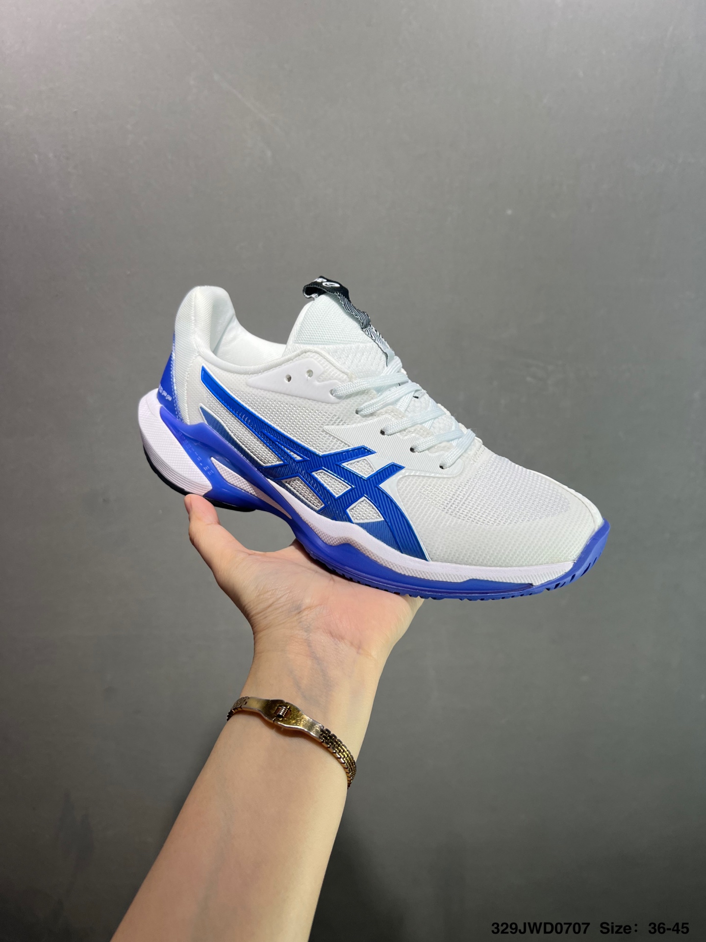 💰160
公司级✅Asics Solution Speed FF 3
亚瑟士轻量速度型网球鞋 DYNAWRAP 技术可提升稳定性 FLYTEFOAM 科技打造轻量缓冲组件 FLYTEFOAM Propel 技术鞋垫可提升吸震与回弹效果 TWISSTRUS 技术可提升速度与变向奔跑动作ASICSGRIP 科技可提升在球场上的抓地力 后足 GEL 缓冲科技可提供出色的避震效果AHAR 橡胶可提升耐用性 
货号：1042A136-405
尺码：39 40 40.5 41 42 42.5 43 44 45
ID：329JWD0707