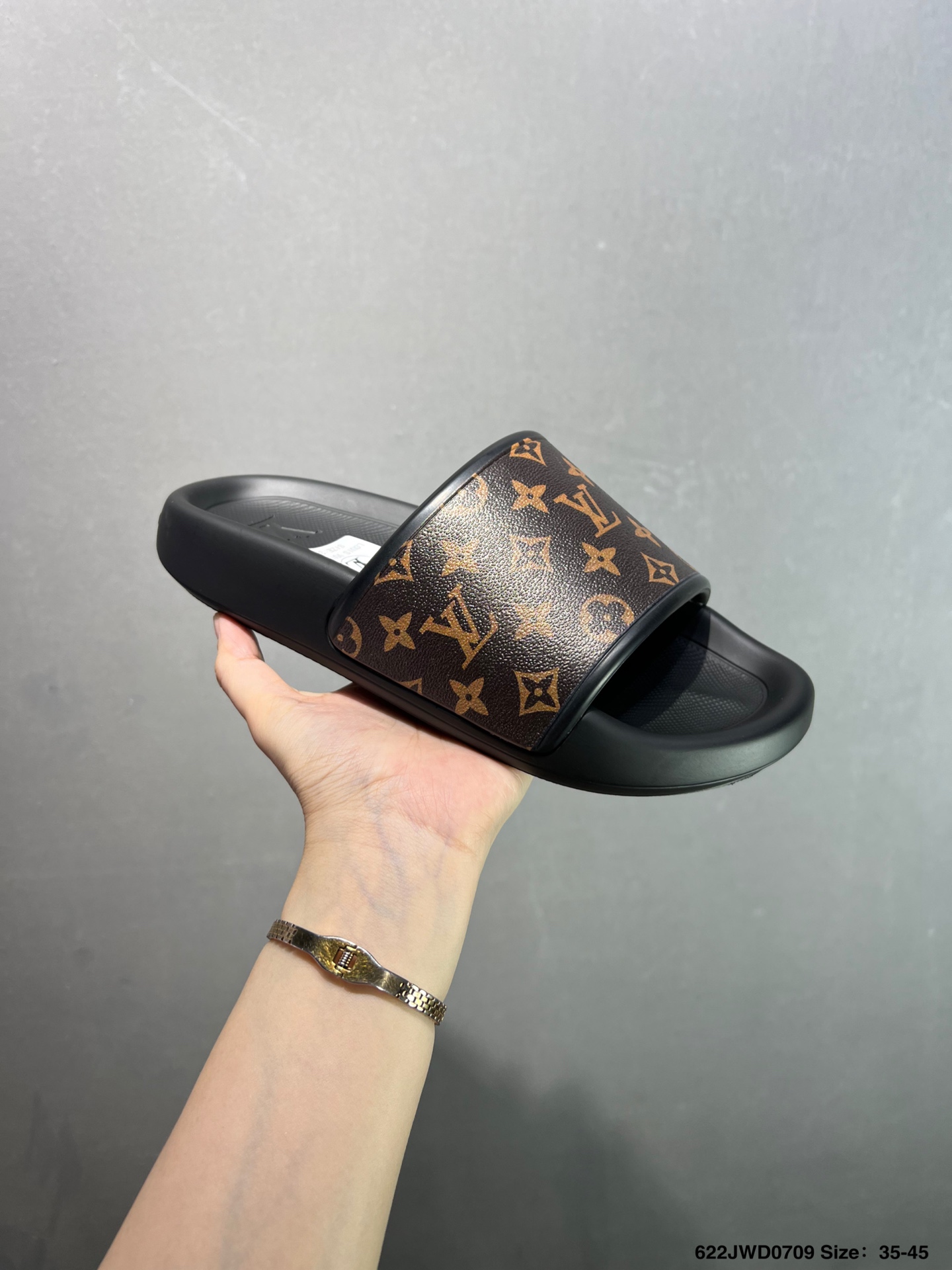 220 Louis Vuitton 专柜 专柜上新 LV情侣厚底魔术贴拖鞋