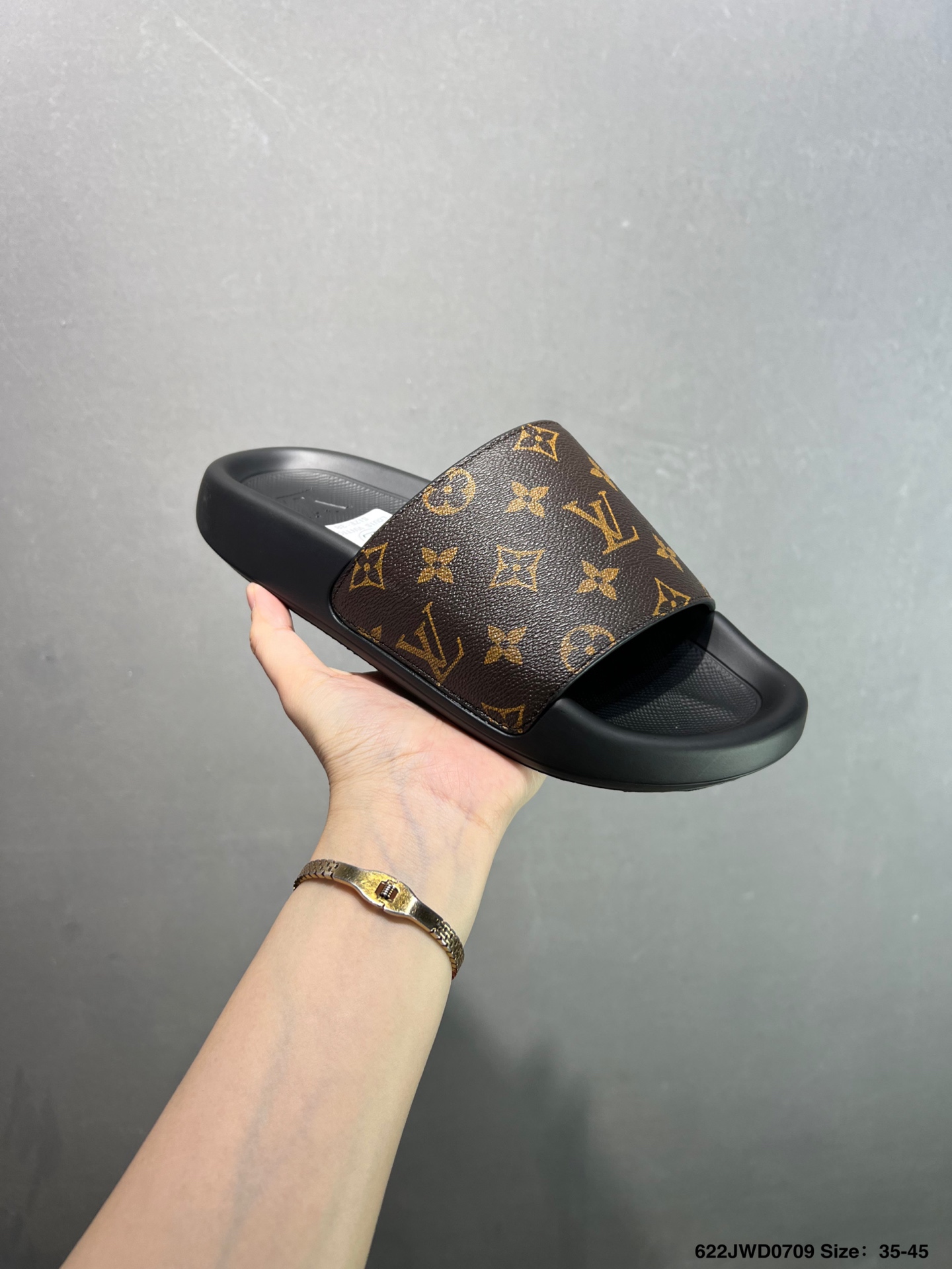 220 Louis Vuitton 专柜 专柜上新 LV情侣厚底魔术贴拖鞋