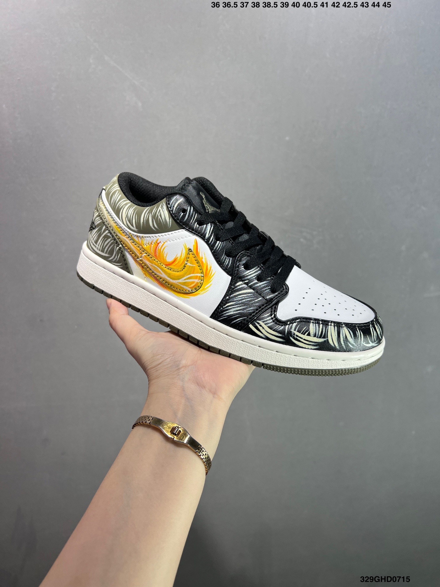 🈴️💰230
公司级✅Nike Air Jordan 1 Low
AJ1乔1低帮休闲板鞋 同步官方配色 
原档冲孔鞋头 四线拉帮
鞋舌高弹海绵填充
官方货号:553558 113
Size:36 36.5 37.5 38 38.5 39 40 40.5 41 42 42.5 43 44 45
ID:329GHD0715