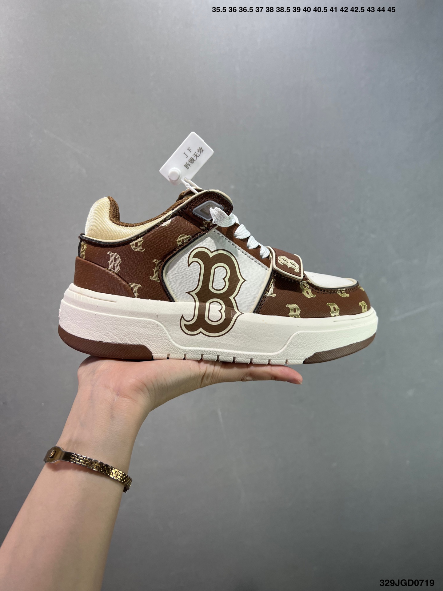 💰120 ✅MLB Chunky Liner 纽约洋基队 舒适百搭 增高减震耐磨 复古老花潮流 中帮 板鞋 货号:3ASXLMB3N-50BKS 尺码:35.5 36 36.5 37.5 38 38.5 39 40 40.5 41 42 42.5 43 44 ID:329JGD0719