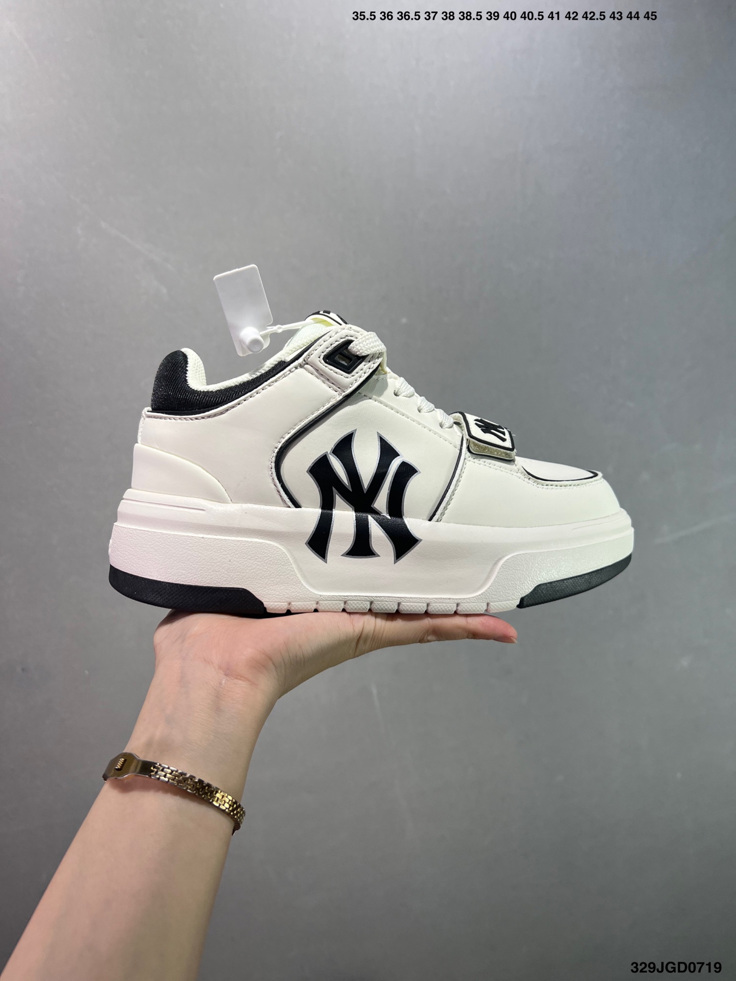 💰120 ✅MLB Chunky Liner 纽约洋基队 舒适百搭 增高减震耐磨 复古老花潮流 中帮 板鞋 货号:3ASXLMB3N-50BKS 尺码:35.5 36 36.5 37.5 38 38.5 39 40 40.5 41 42 42.5 43 44 ID:329JGD0719
