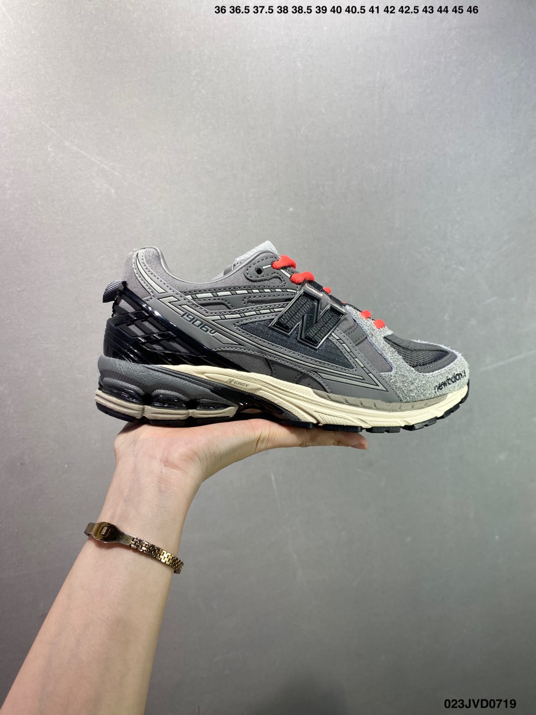 New Balance 1906R Retro Sneakers - Classic Style & Modern Comfort